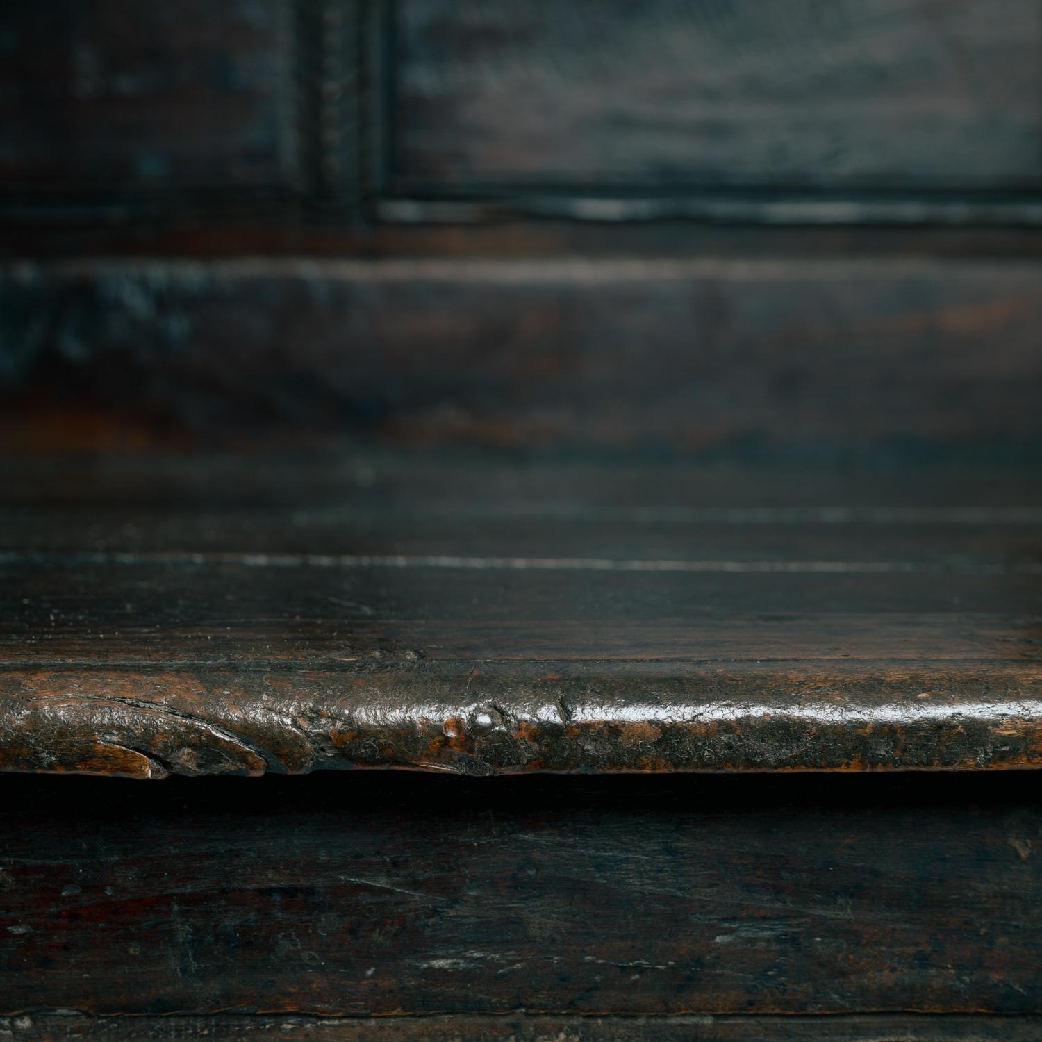 Antike spanische Siesta-Bank aus Nussbaumholz, Spanien Mitte 1700 im Angebot 6