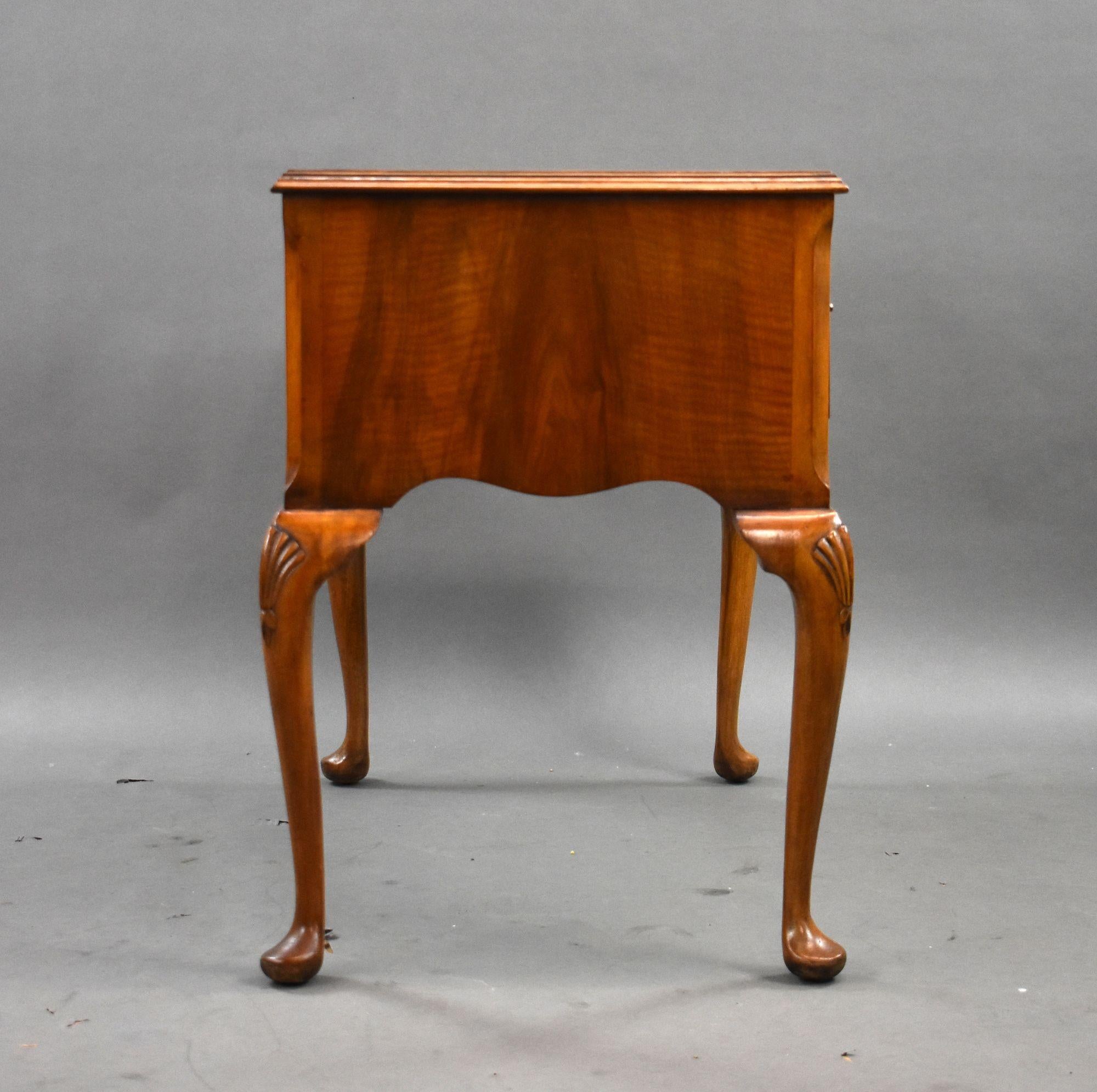 Antique Walnut Writing Table siglo XX en venta