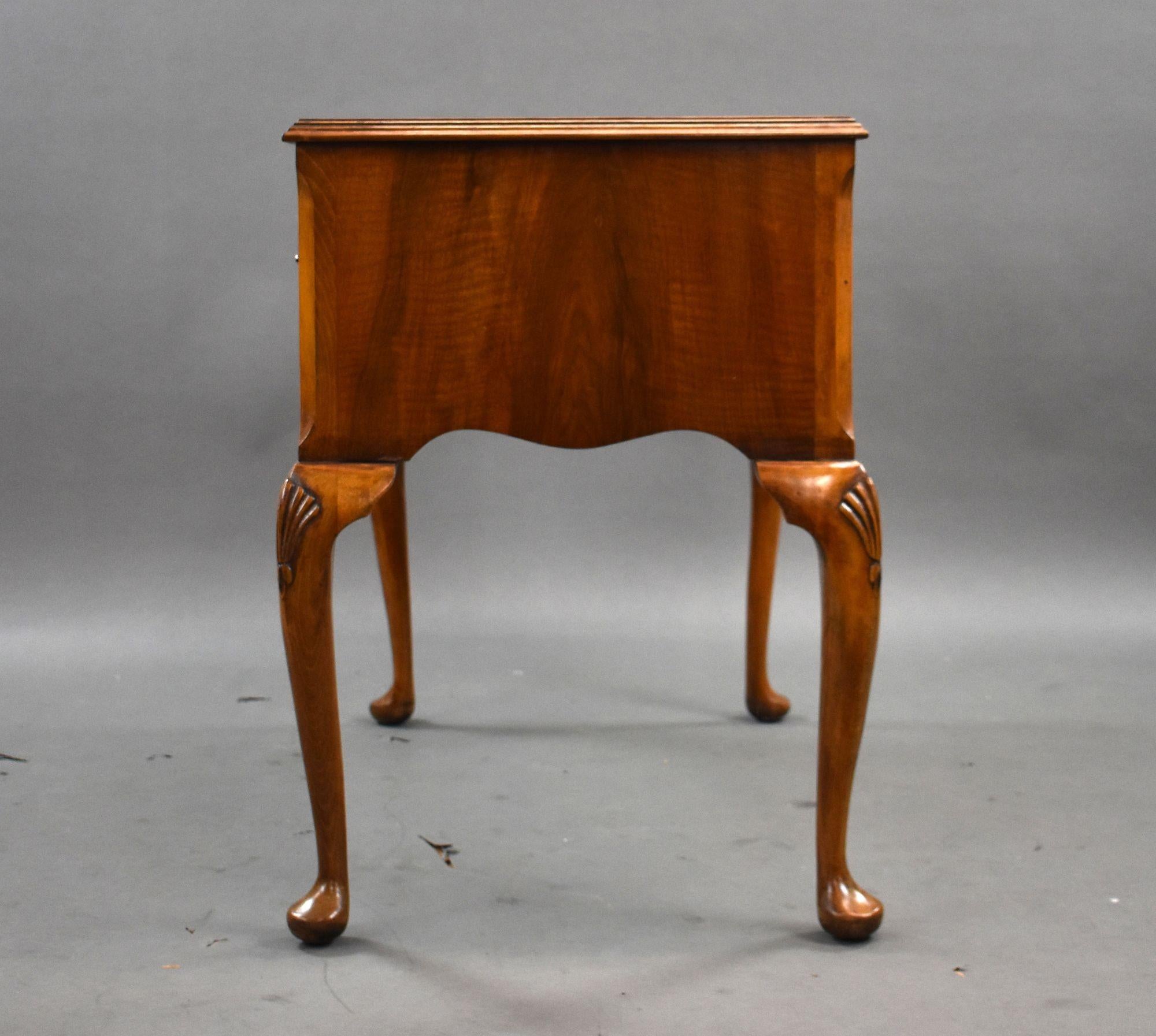 Antique Walnut Writing Table en venta 1