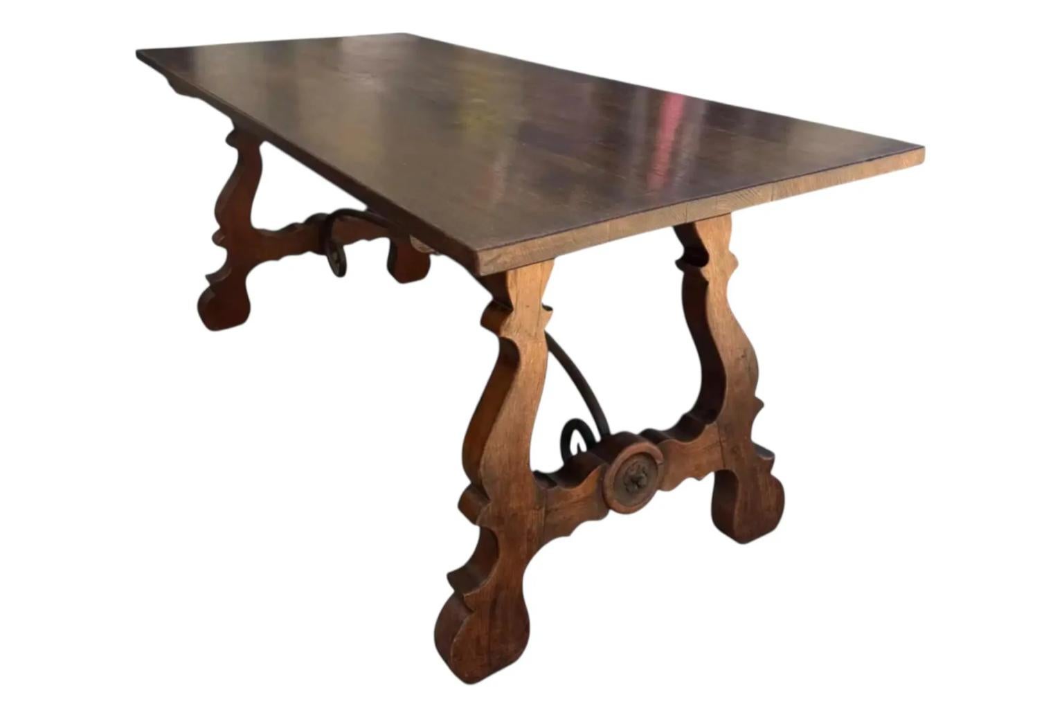 Colonial espagnol Table à tréteaux ancienne en noyer et fer forgé en vente