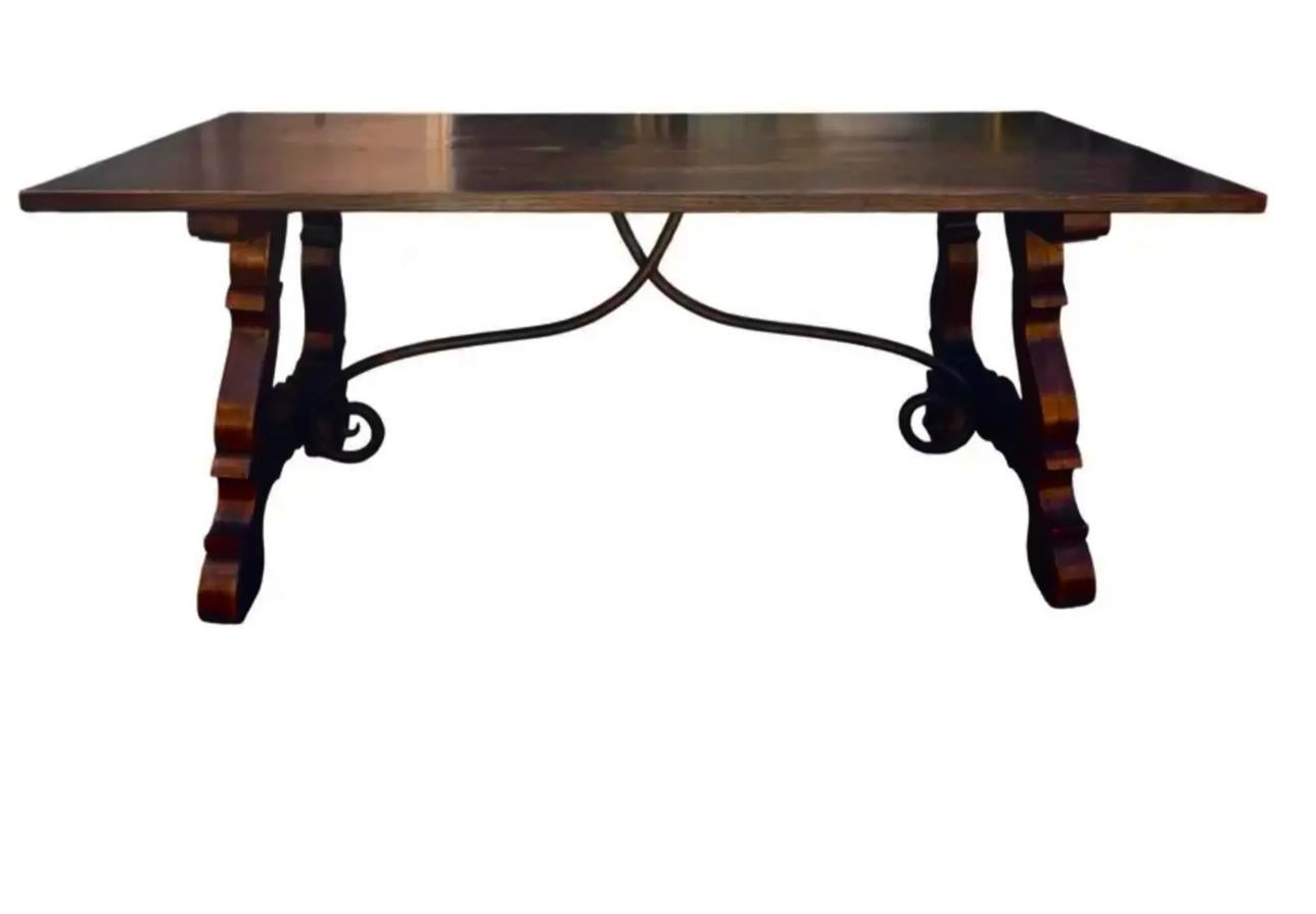 Table à tréteaux ancienne en noyer et fer forgé Bon état - En vente à LOS ANGELES, CA