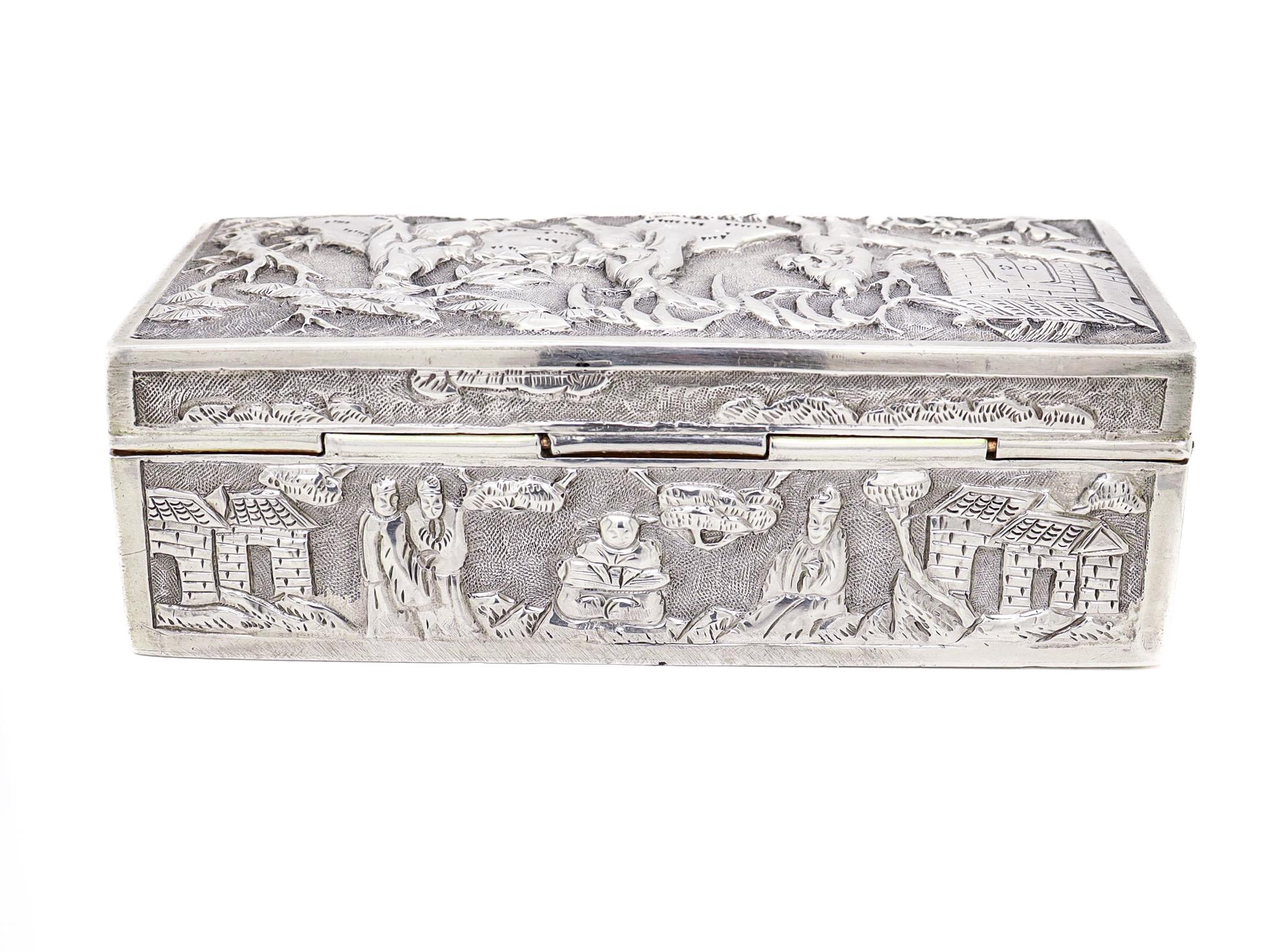 Antike Wang Hing & Co. Chinesischer Export-Silber-Repousse-Schachtel mit Dorfszenen 8