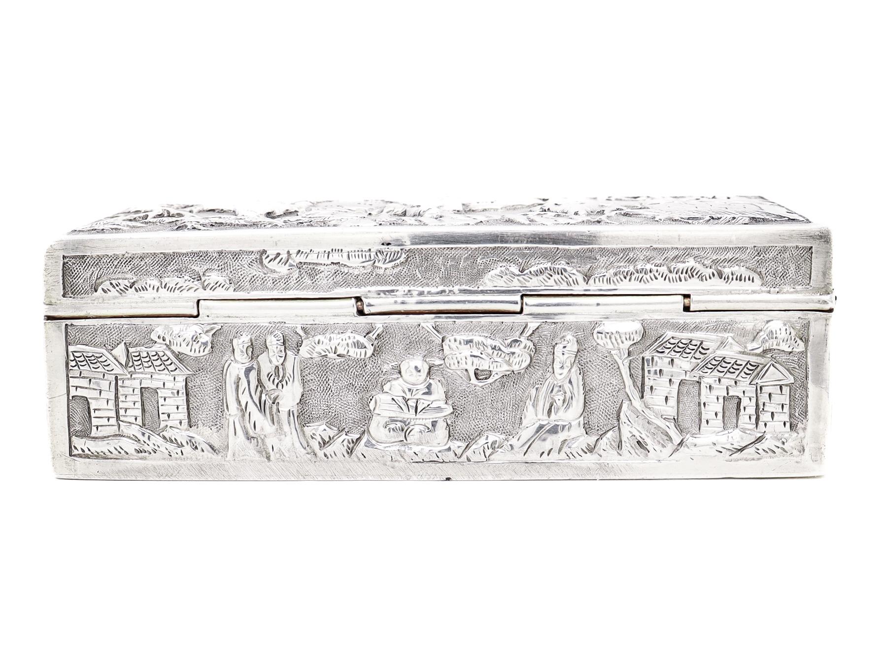 Antike Wang Hing & Co. Chinesischer Export-Silber-Repousse-Schachtel mit Dorfszenen 9