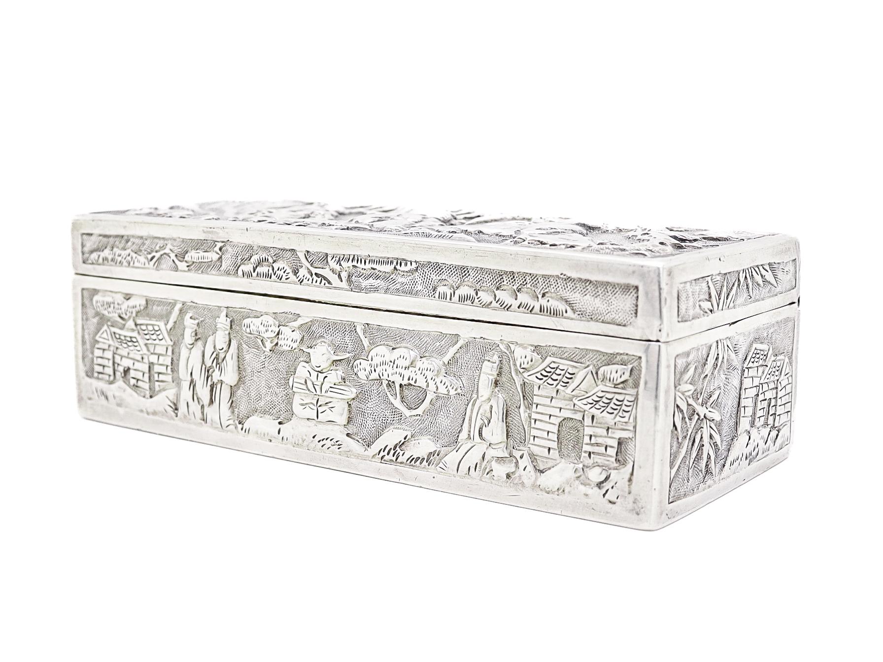 Antike Wang Hing & Co. Chinesischer Export-Silber-Repousse-Schachtel mit Dorfszenen 13