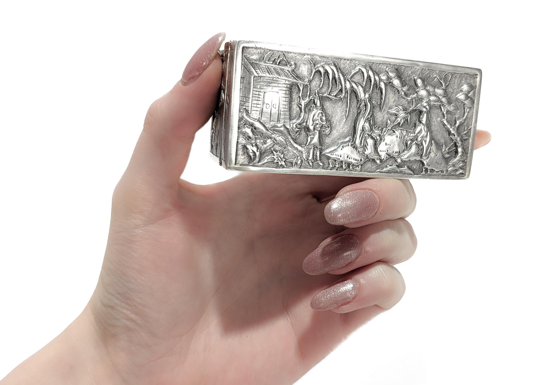Antike Wang Hing & Co. Chinesischer Export-Silber-Repousse-Schachtel mit Dorfszenen für Damen oder Herren