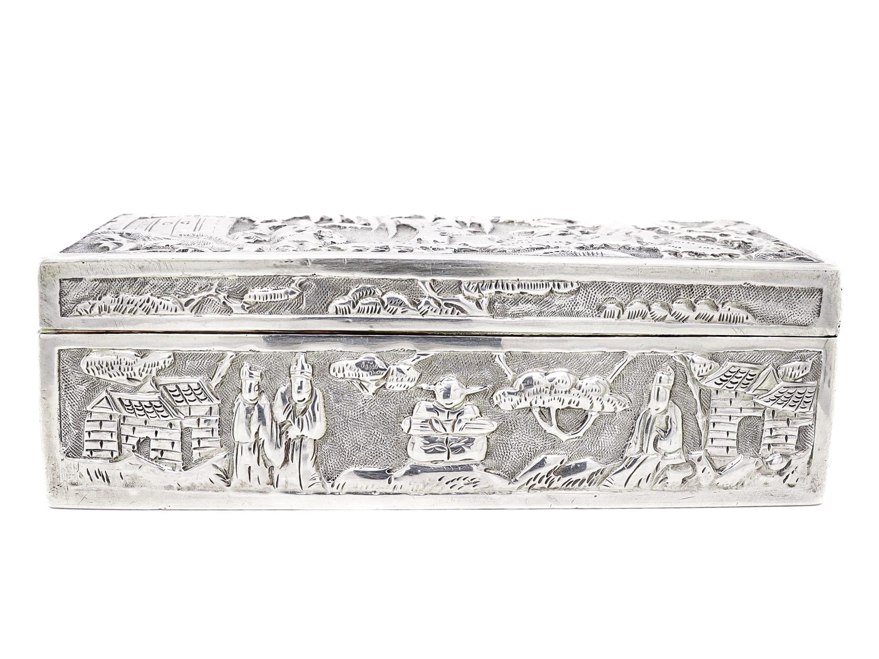 Antike Wang Hing & Co. Chinesischer Export-Silber-Repousse-Schachtel mit Dorfszenen 3