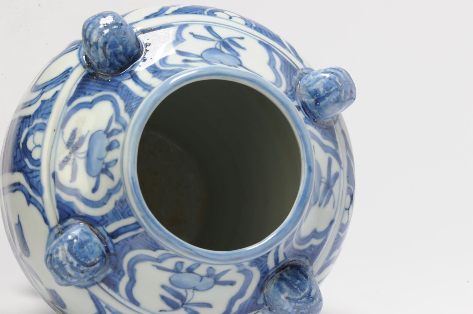 Antique Wanli Ming Chinese Porcelain Animal Ear Jar Kraak of High Quality 7