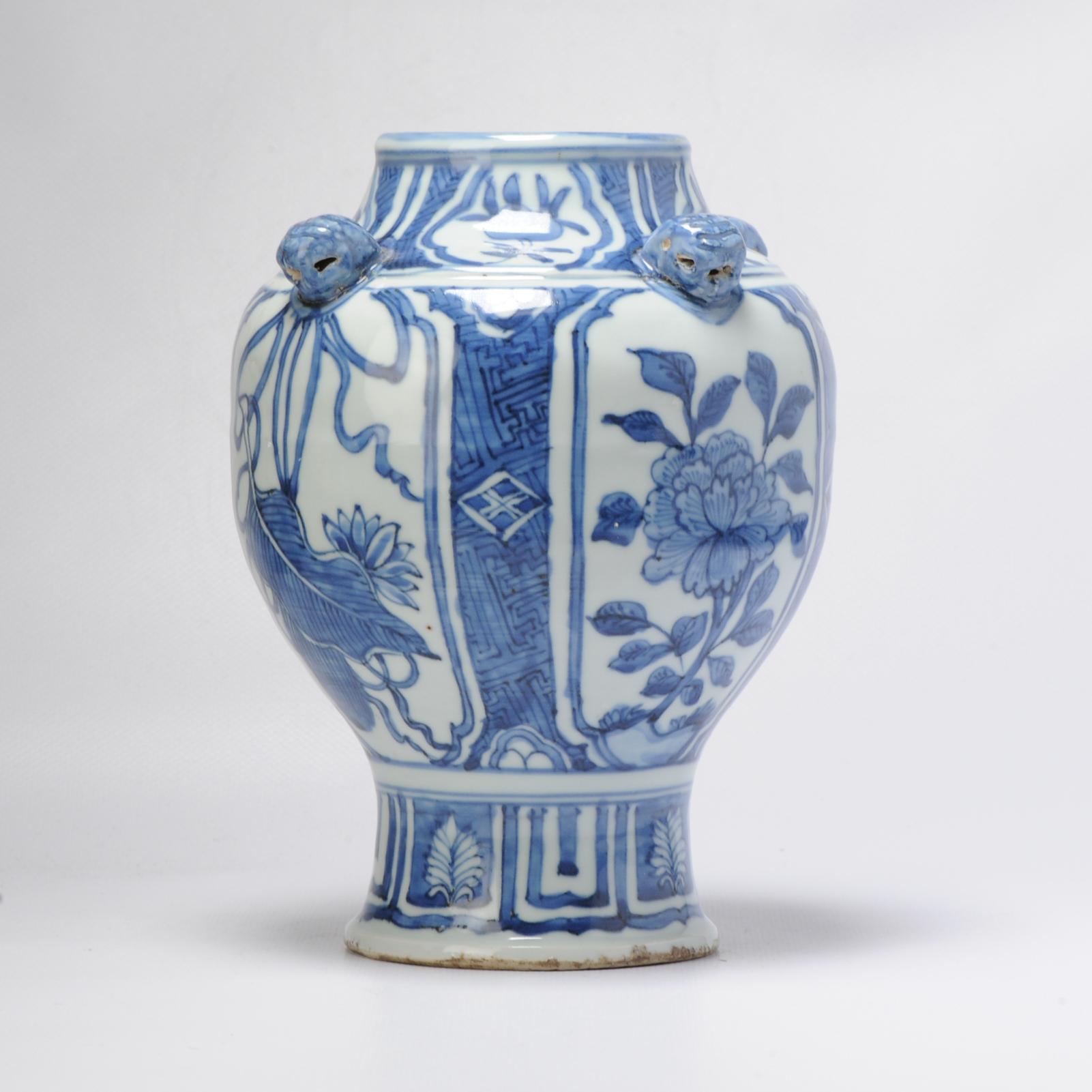 Antique Wanli Ming Chinese Porcelain Animal Ear Jar Kraak of High Quality In Excellent Condition In Amsterdam, Noord Holland