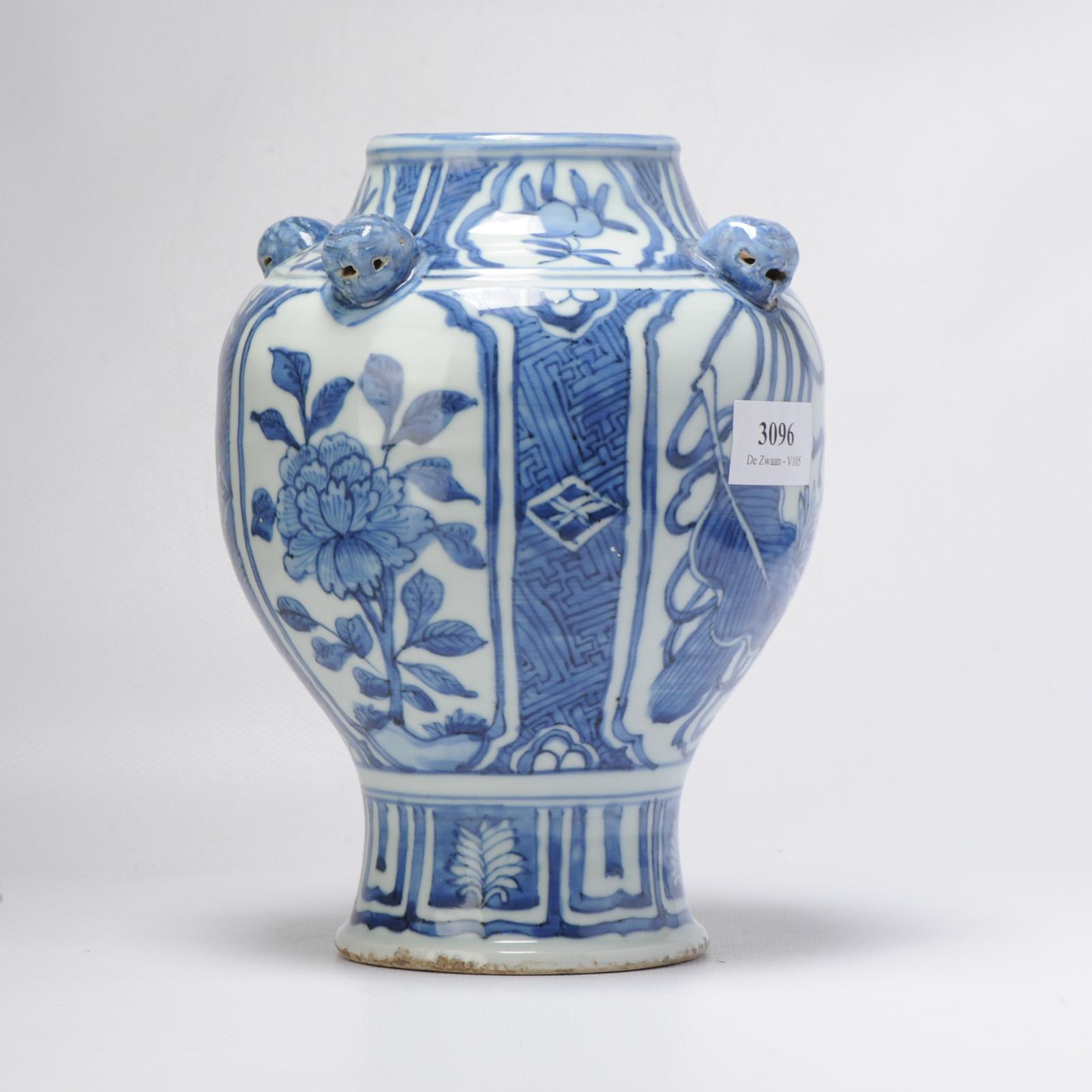 18th Century and Earlier Antique Wanli Ming Chinese Porcelain Animal Ear Jar Kraak of High Quality