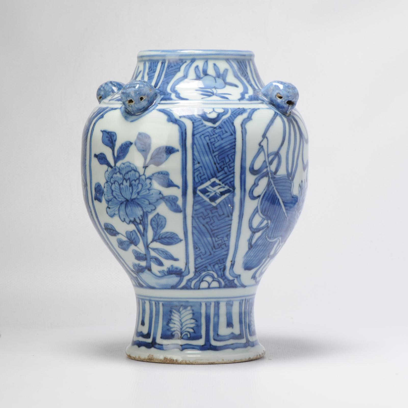 Antique Wanli Ming Chinese Porcelain Animal Ear Jar Kraak of High Quality 1