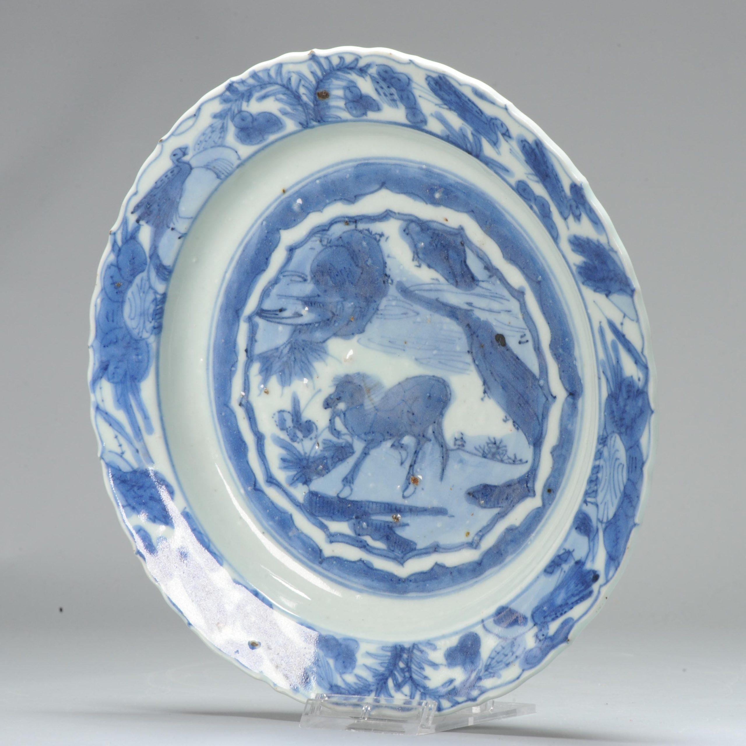Piatto in kraak blu e bianco con cavallo della dinastia Ming Jiajing o del periodo Whiting. Bella decorazione

Jingdezhen al mondo e la porcellana Kraak - Jorge Welsh.

Informazioni aggiuntive:
Materiale: Porcellana e ceramica
Regione di origine: