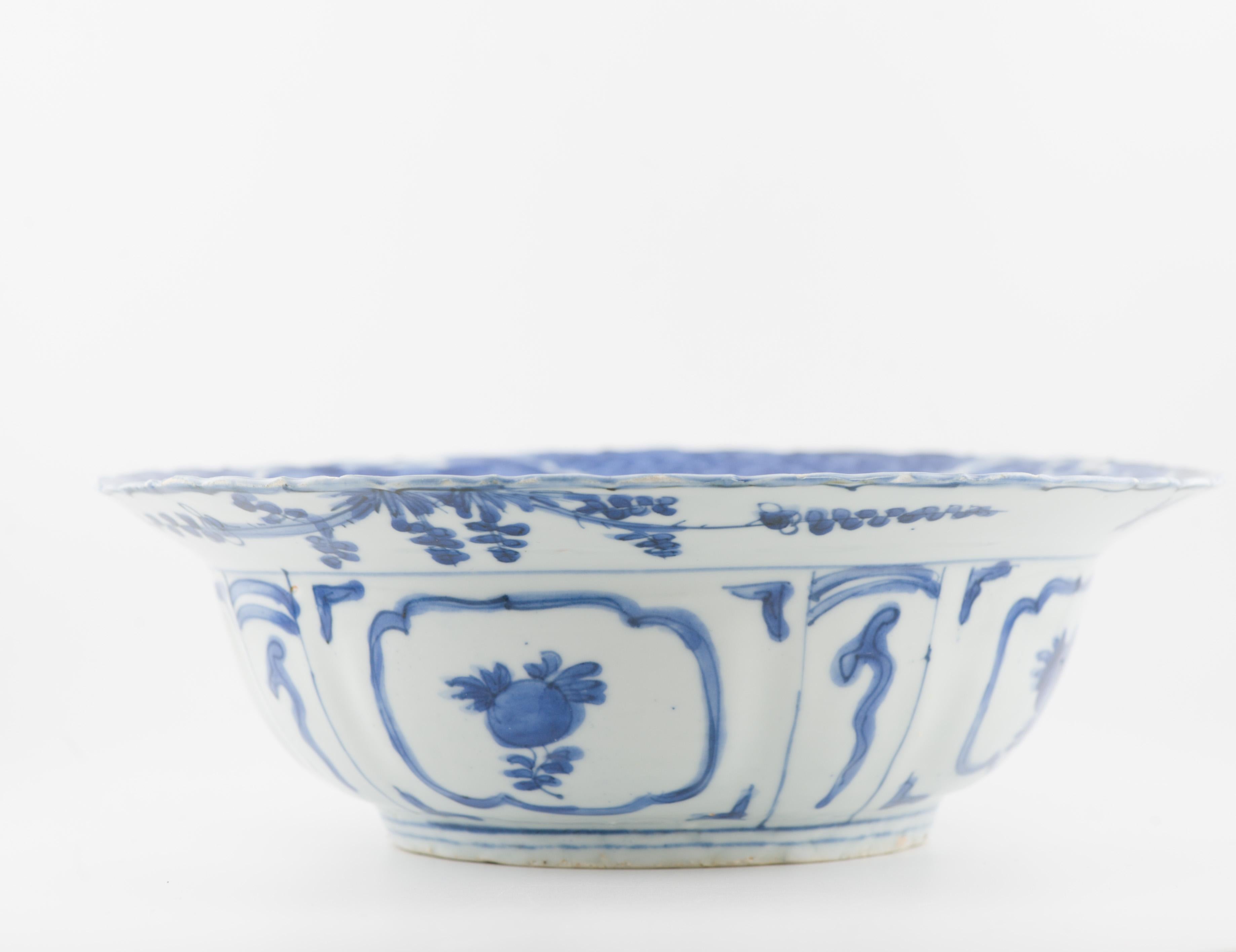 18th Century and Earlier Antique Wanli Ming Chinese Porcelain Kraak Klapmuts. Top Quality For Sale