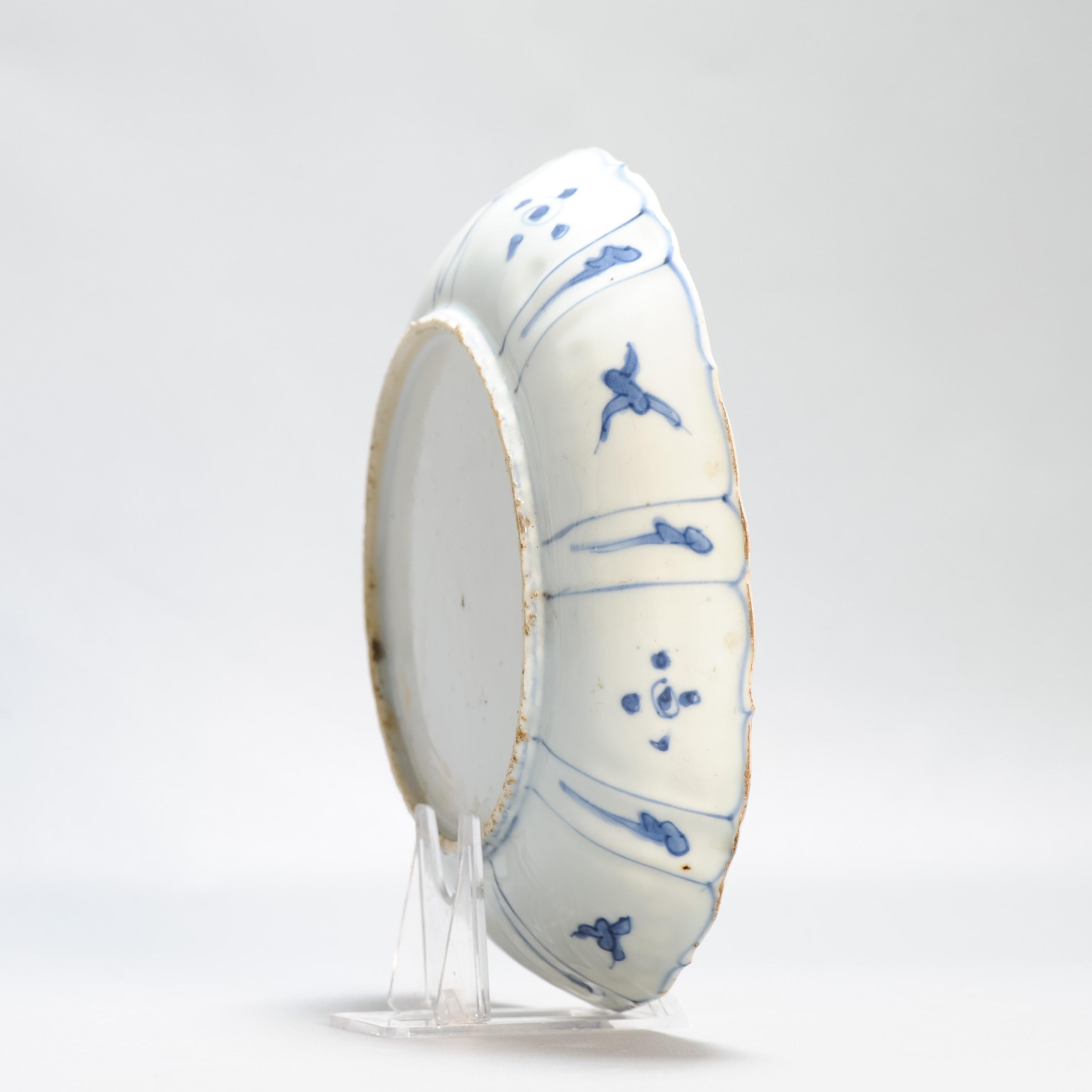 Assiette craque ancienne en porcelaine chinoise Wanli Ming Fenghuang et pagode en vente 6