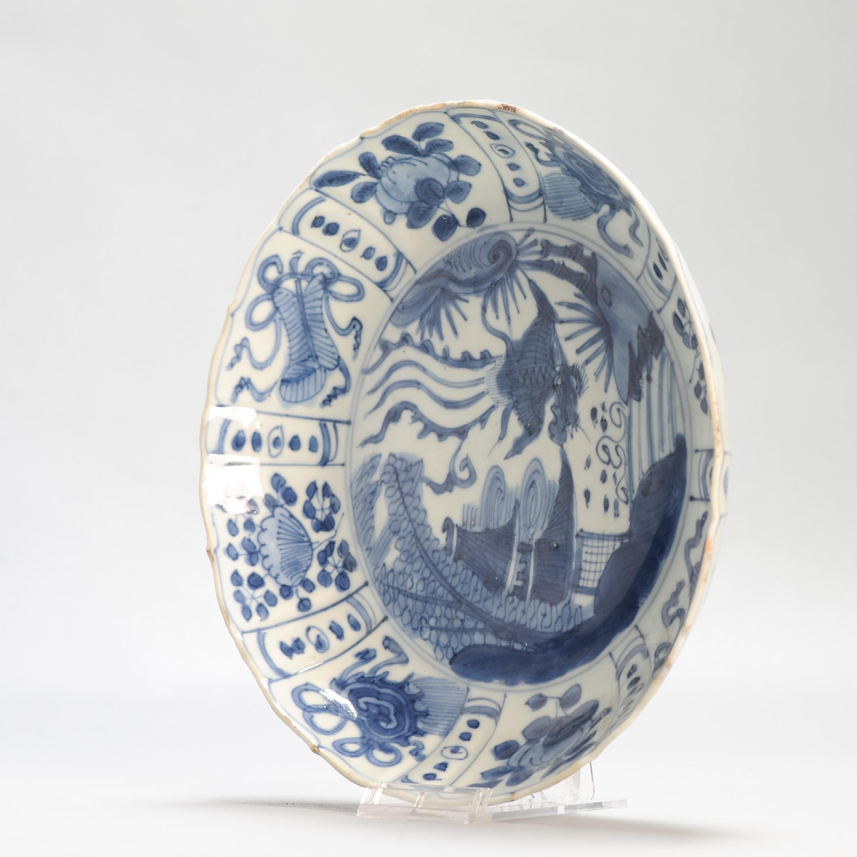 Assiette craque ancienne en porcelaine chinoise Wanli Ming Fenghuang et pagode en vente 7