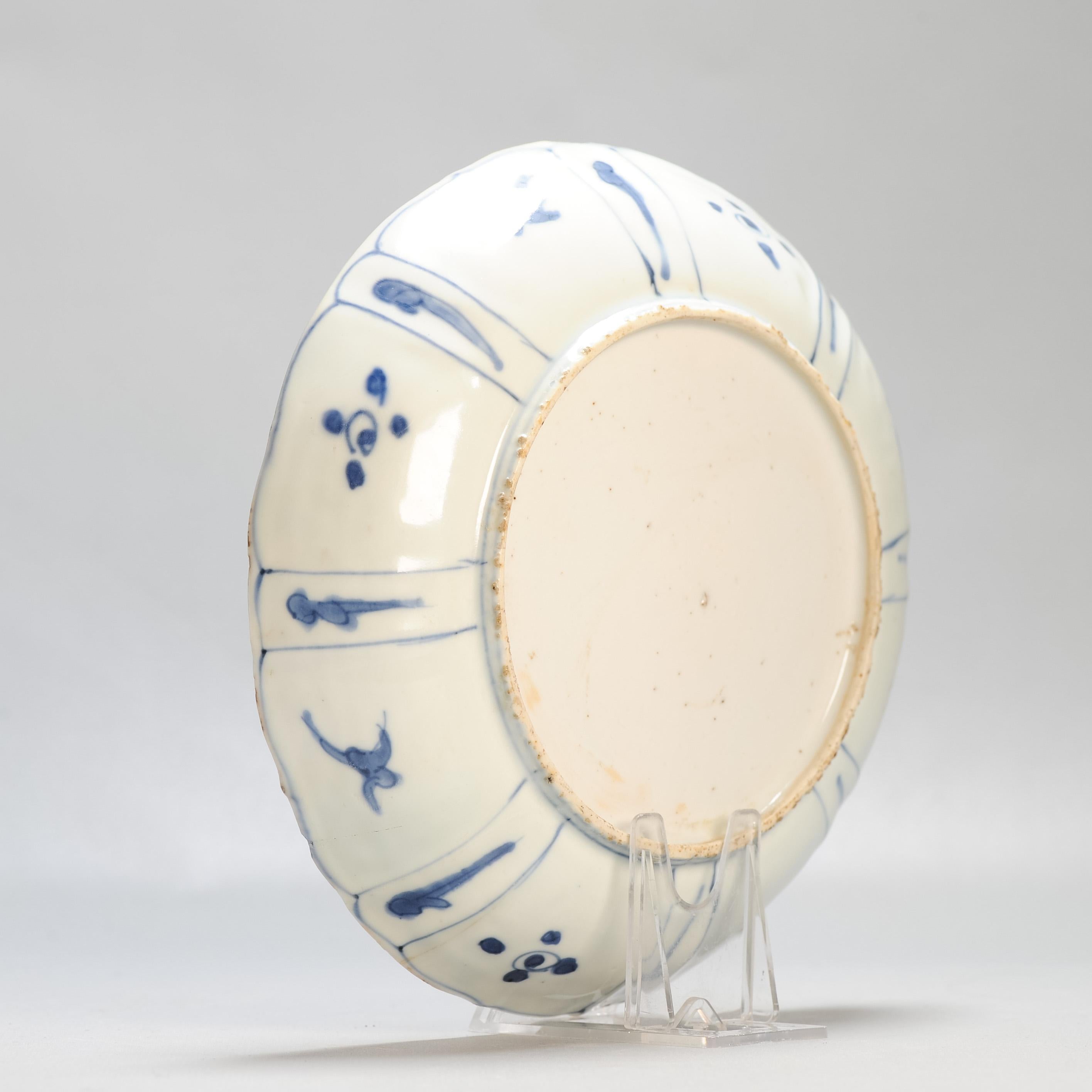 Chinois Assiette craque ancienne en porcelaine chinoise Wanli Ming Fenghuang et pagode en vente
