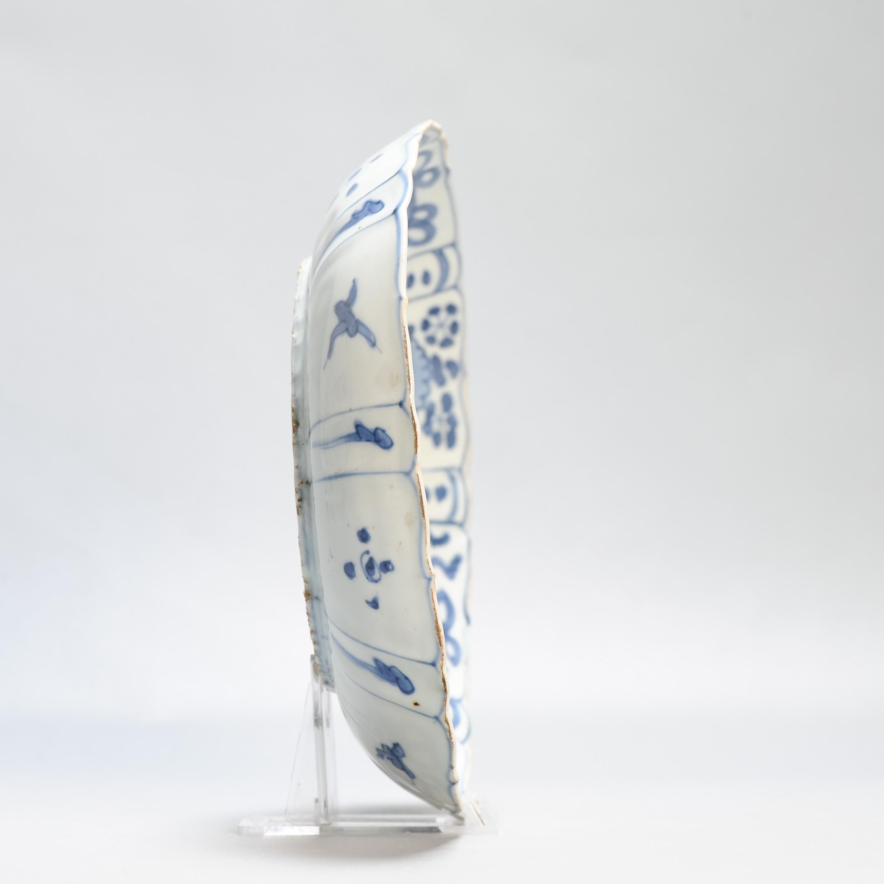 Porcelaine Assiette craque ancienne en porcelaine chinoise Wanli Ming Fenghuang et pagode en vente