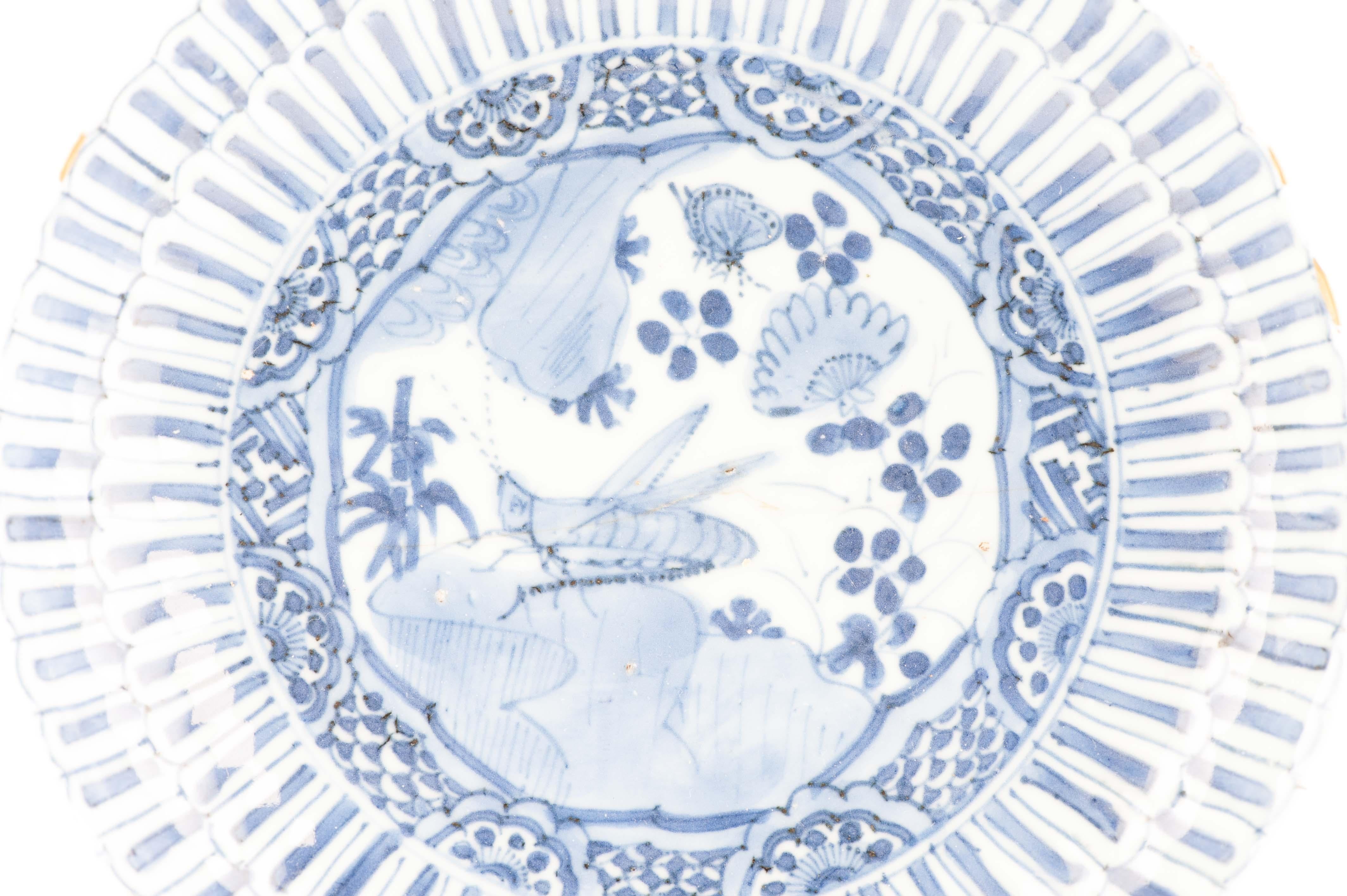 Antique Wanli Ming Chinese Porcelain Kraak Plate Grasshopper Kintsugi In Good Condition In Amsterdam, Noord Holland