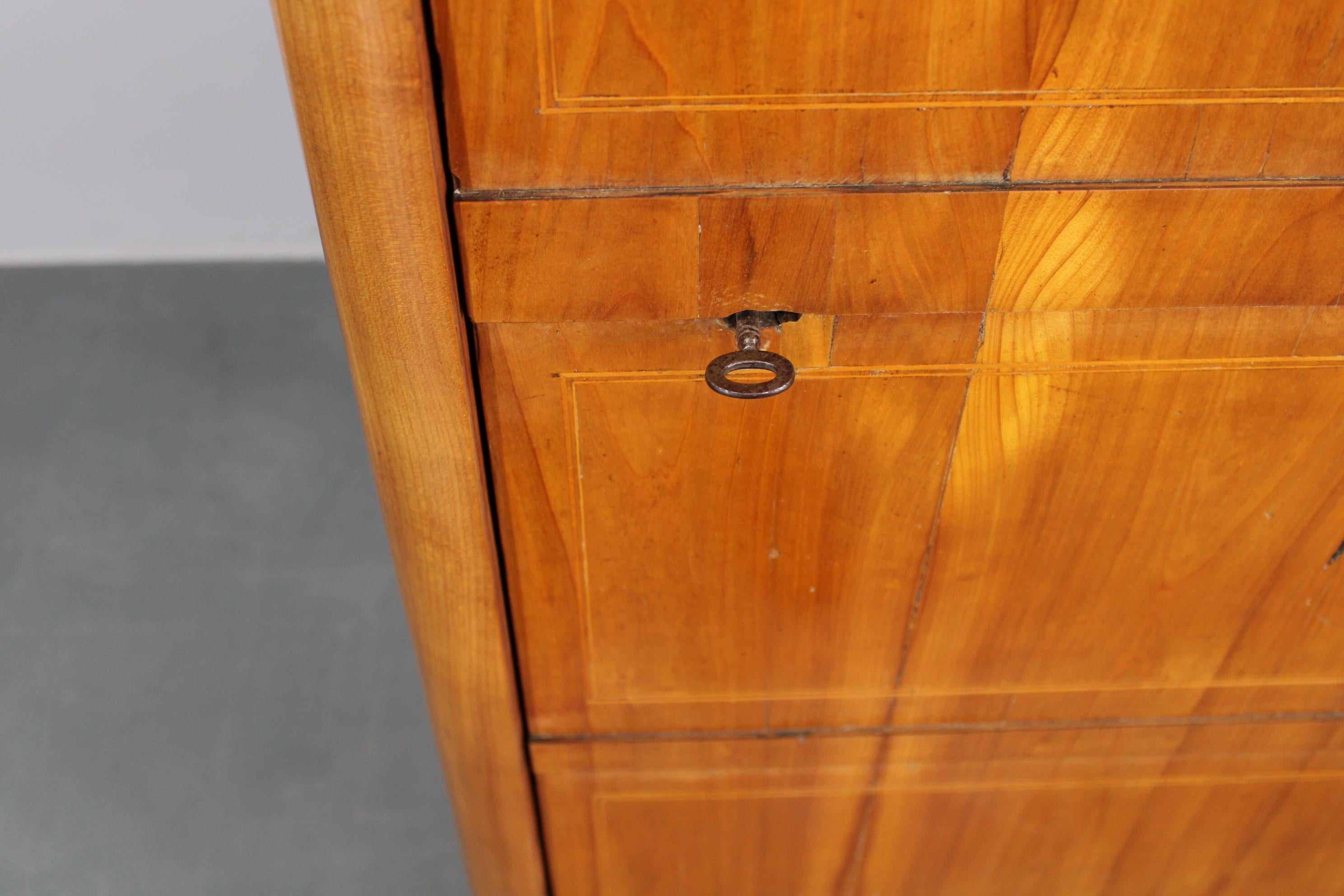 Antiker Kleiderschrank, Tschechoslowakei im Angebot 3