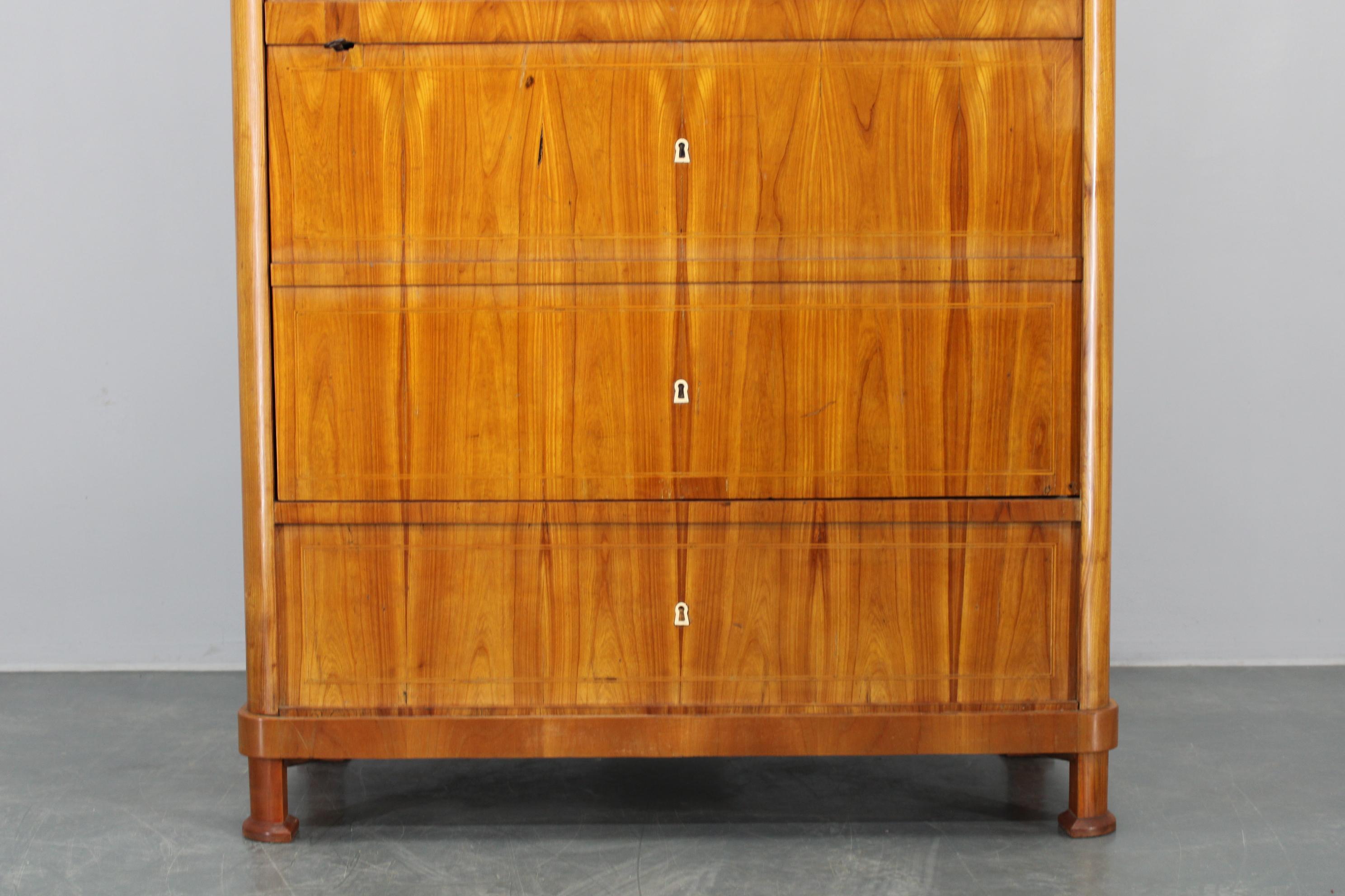 Antiker Kleiderschrank, Tschechoslowakei (Romantik) im Angebot