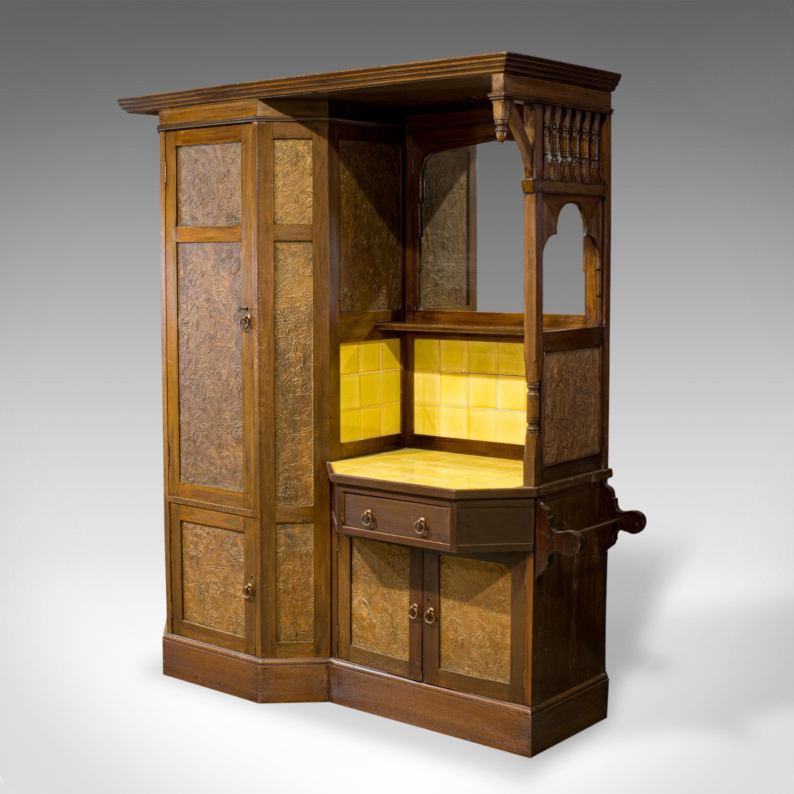 Britannique Armoire ancienne en noyer anglais, style Art déco, vanité, Liberty of London, vers 1920