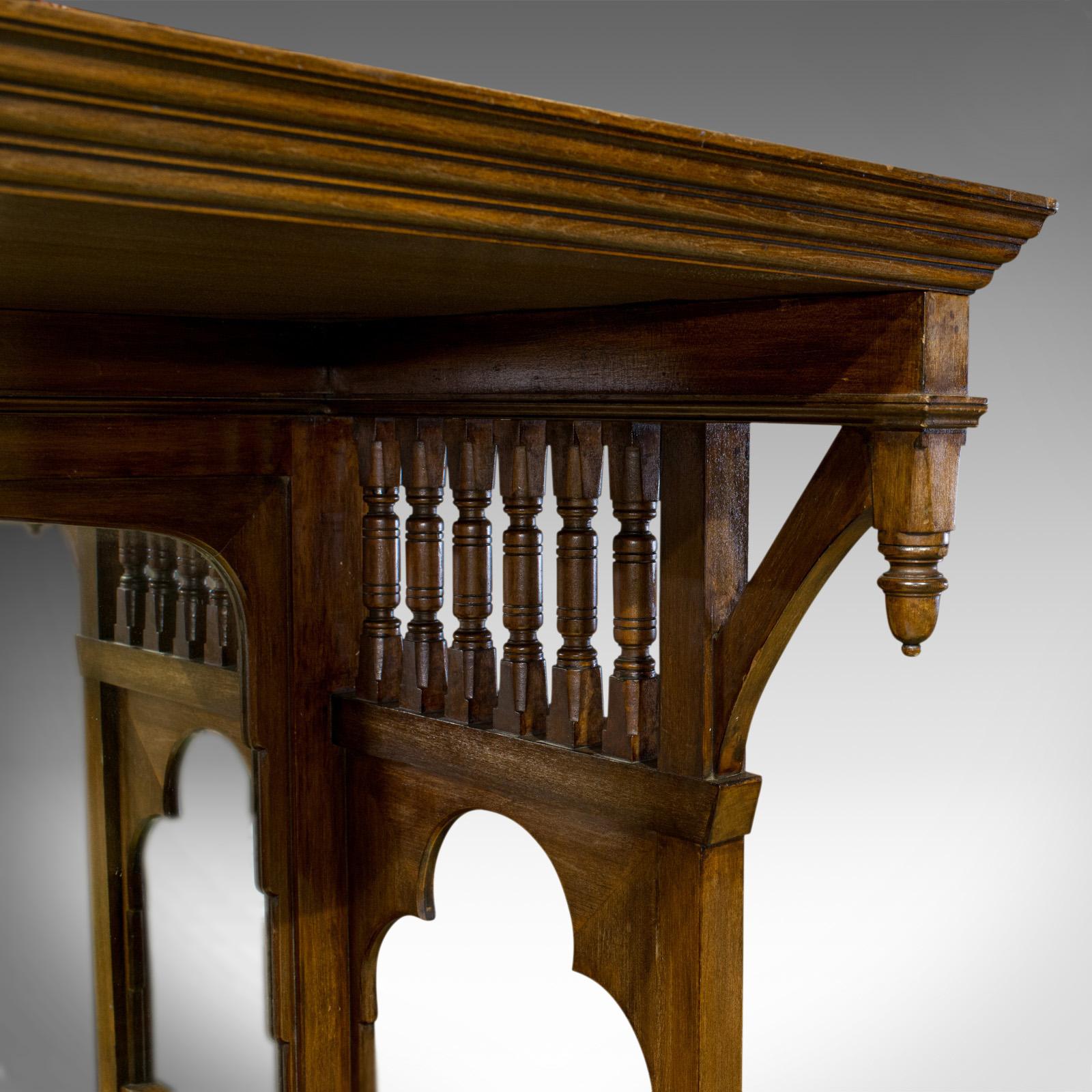 Armoire ancienne en noyer anglais, style Art déco, vanité, Liberty of London, vers 1920 2