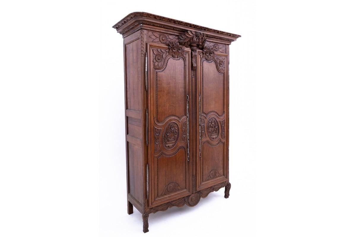 Antique wardrobe from the end of the 19th century, France.

Dimensions: height 233 cm / width 166 cm / depth 65 cm