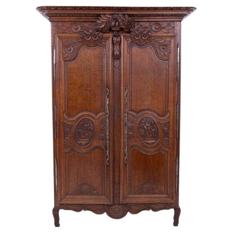 Armoire ancienne, France, vers 1880.