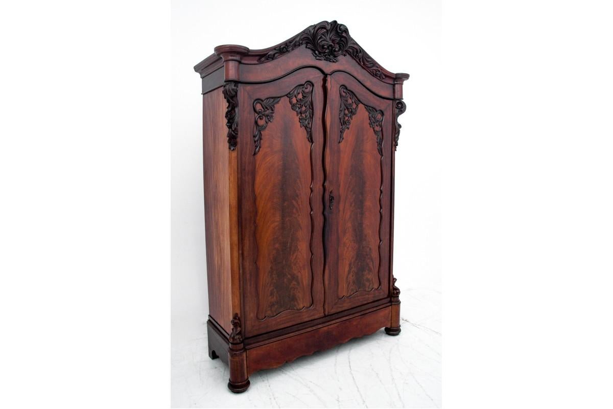Antique wardrobe from around 1900.

Very good condition.

Wood: Mahogany

Dimensions: height 244 cm / width 162 cm / depth. 62 cm