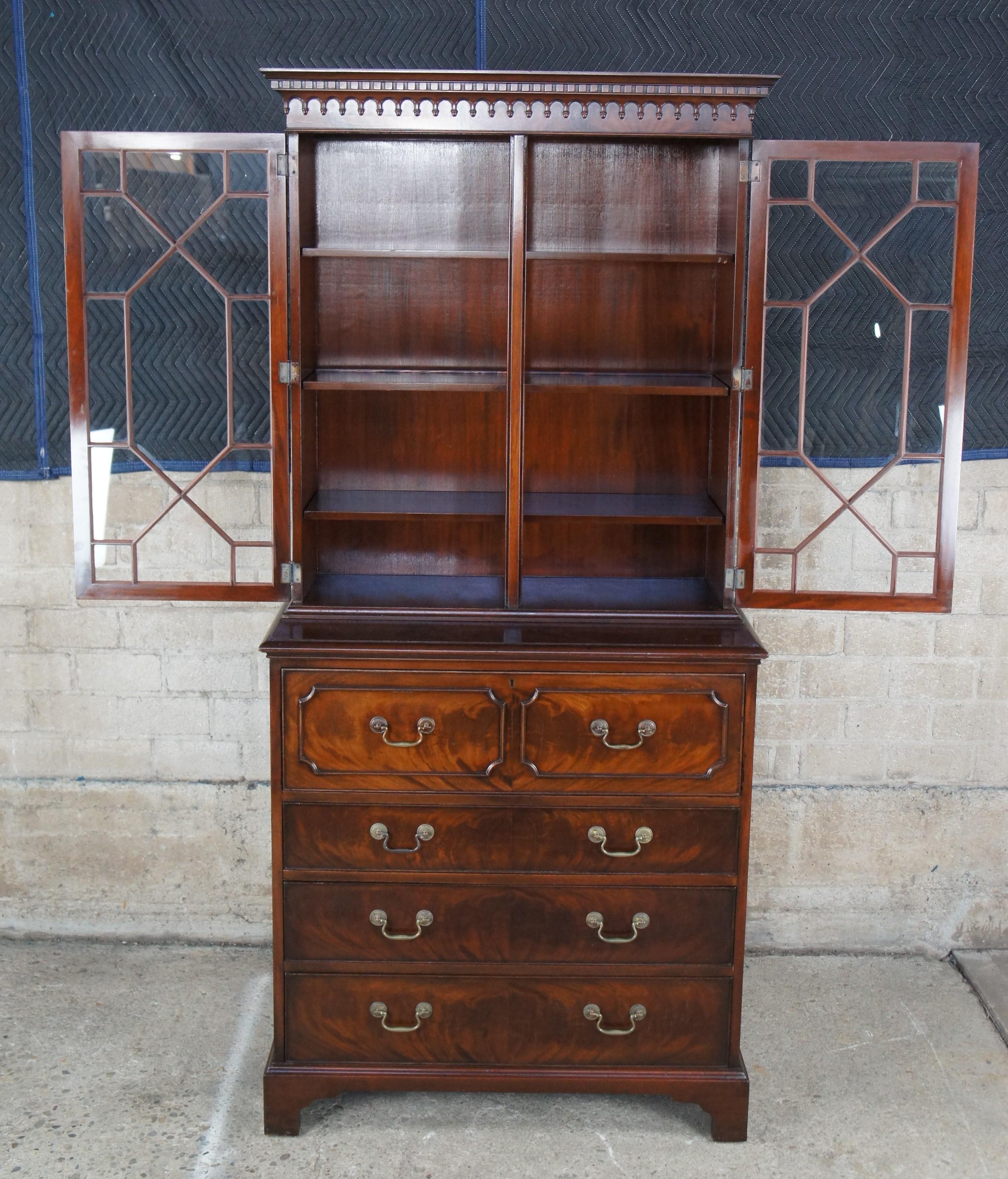 Antique Warsaw Flame Mahogany English Georgian Butlers Secretary Desk Bookcase In Good Condition In Dayton, OH