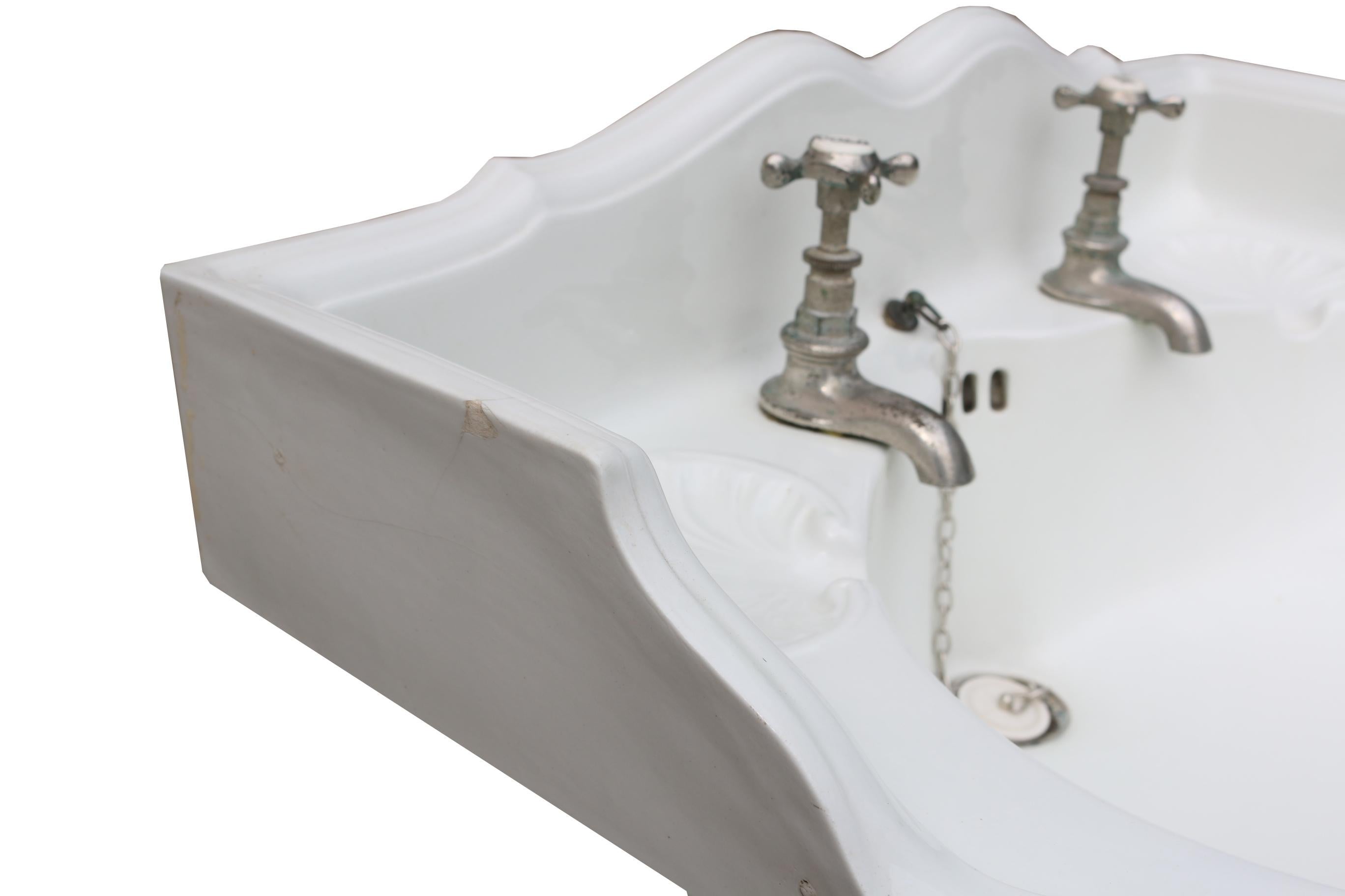 About

This antique wash basin features a cast iron wall-mounted bracket that has been sand blasted and primed, ready for painting

Condition report

In excellent condition. Porcelain basin with no crazing or damage to the inside bowl.