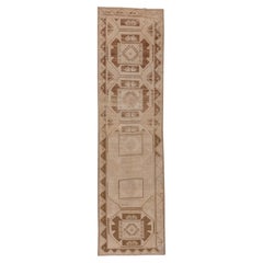 Antiguo Traves de Mesa de Hueso Lavado y Oushak Marrón