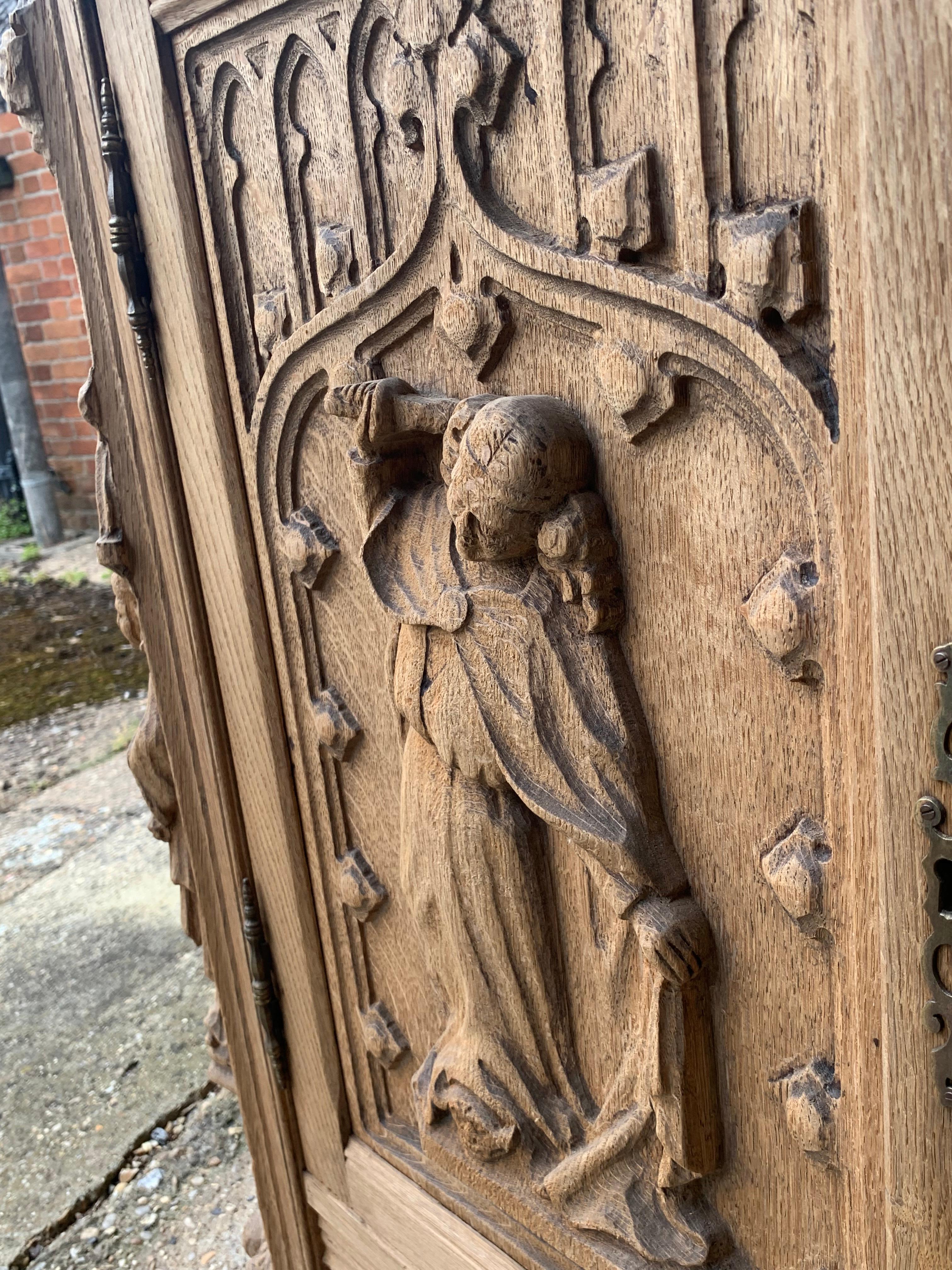 A beautiful quality Neo-Gothic style sacristy buffet in washed oak. It has lovely ornate wood carvings all over giving a wonderful look. Circa 1920.