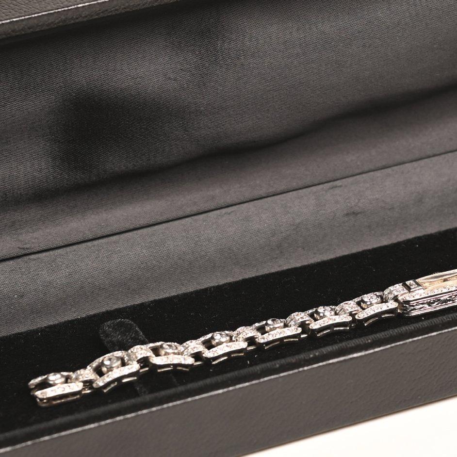 Antikes Uhrenarmband mit Diamanten (ca. 4,10 kt), Platin, um 1920 (Art déco) im Angebot