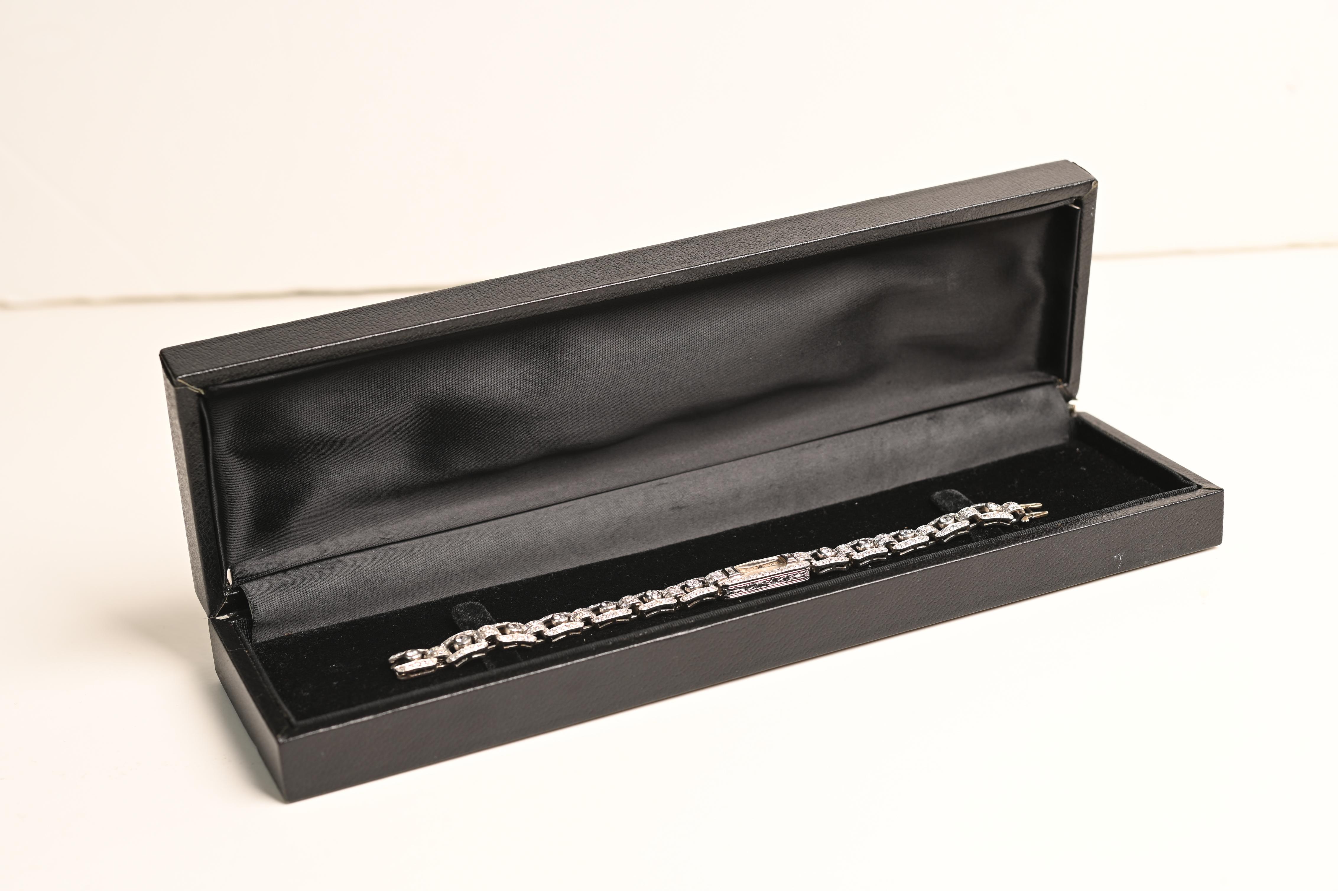 Antikes Uhrenarmband mit Diamanten (ca. 4,10 kt), Platin, um 1920 im Zustand „Hervorragend“ im Angebot in New York, NY