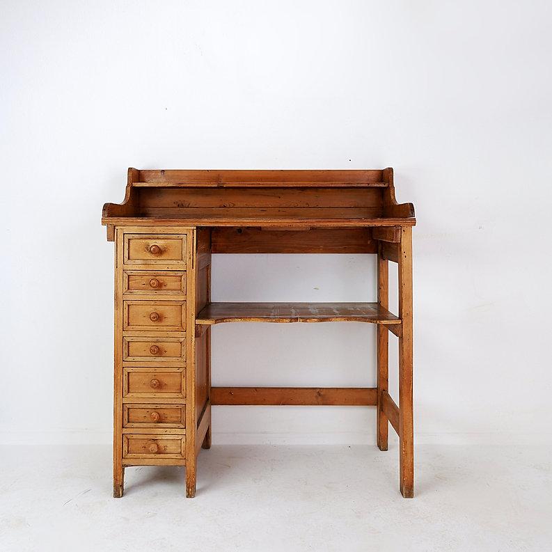 Wood Antique Watchmaker’s or Jeweler’s Workbench or Desk, 1920s