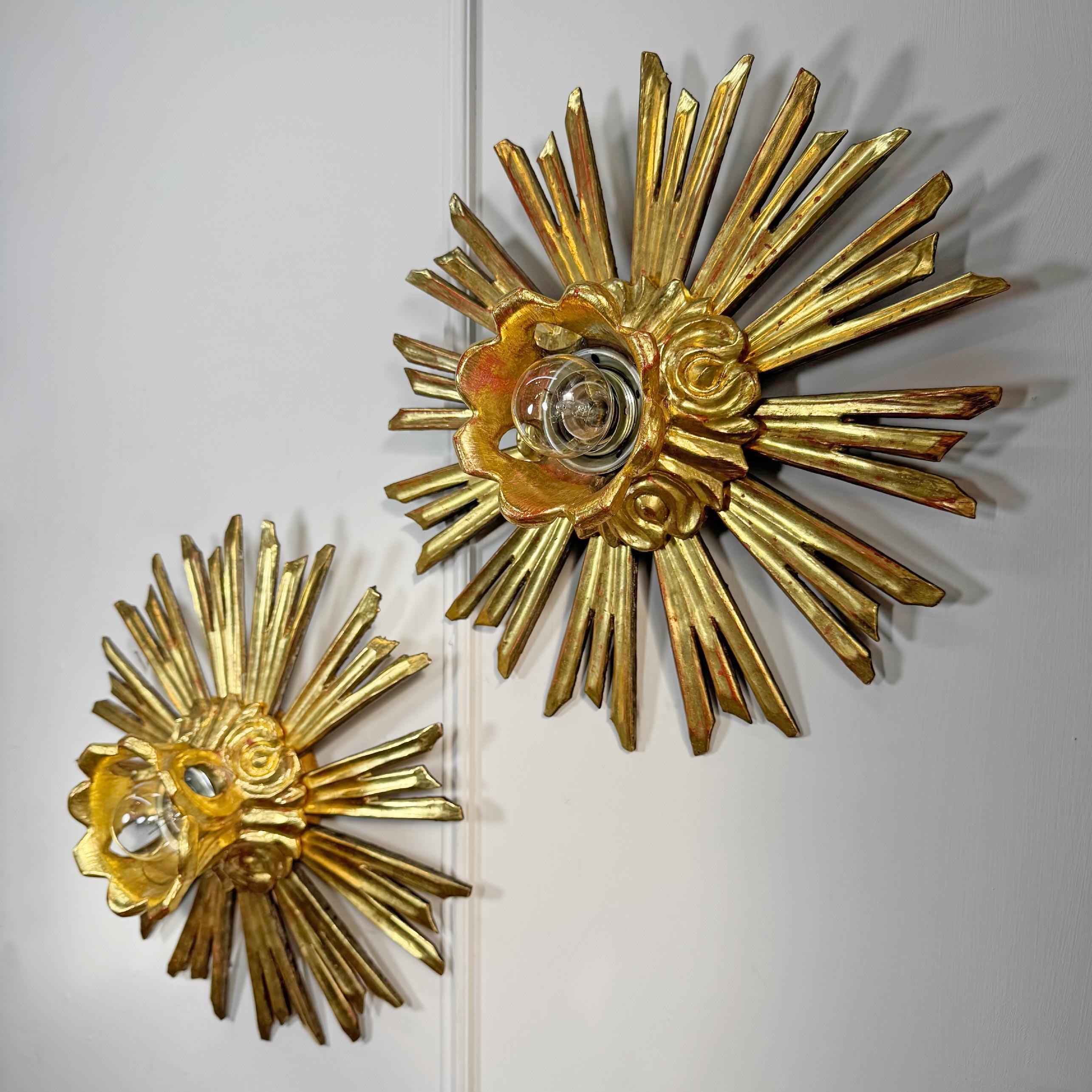 Lampe à pince antique en bois doré et en forme de chapelle en vente 4