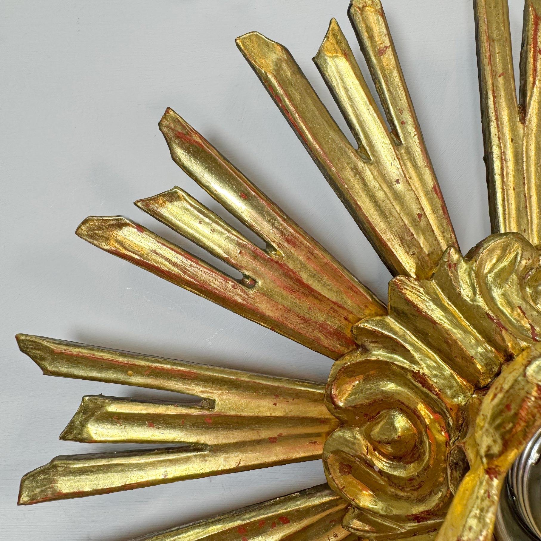 Lampe à pince antique en bois doré et en forme de chapelle Bon état - En vente à Hastings, GB