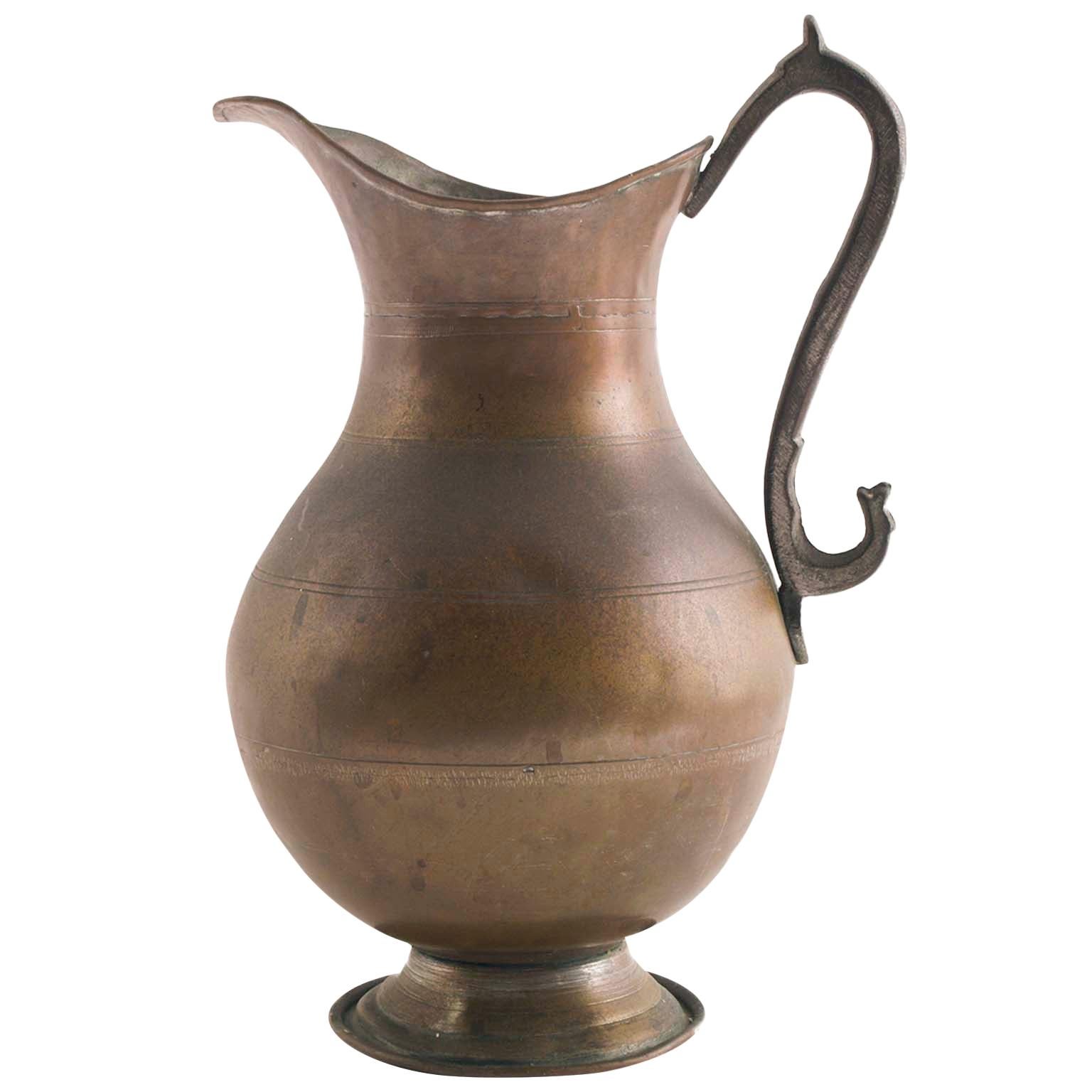 Antique water jug or pitcher, from the Ottoman Empire, handmade in heavy copper, hammered, riveted and originally plated with a silver finish, now worn, which gives an acquired rustic quality that only time and use can transmit.
Belonging to the