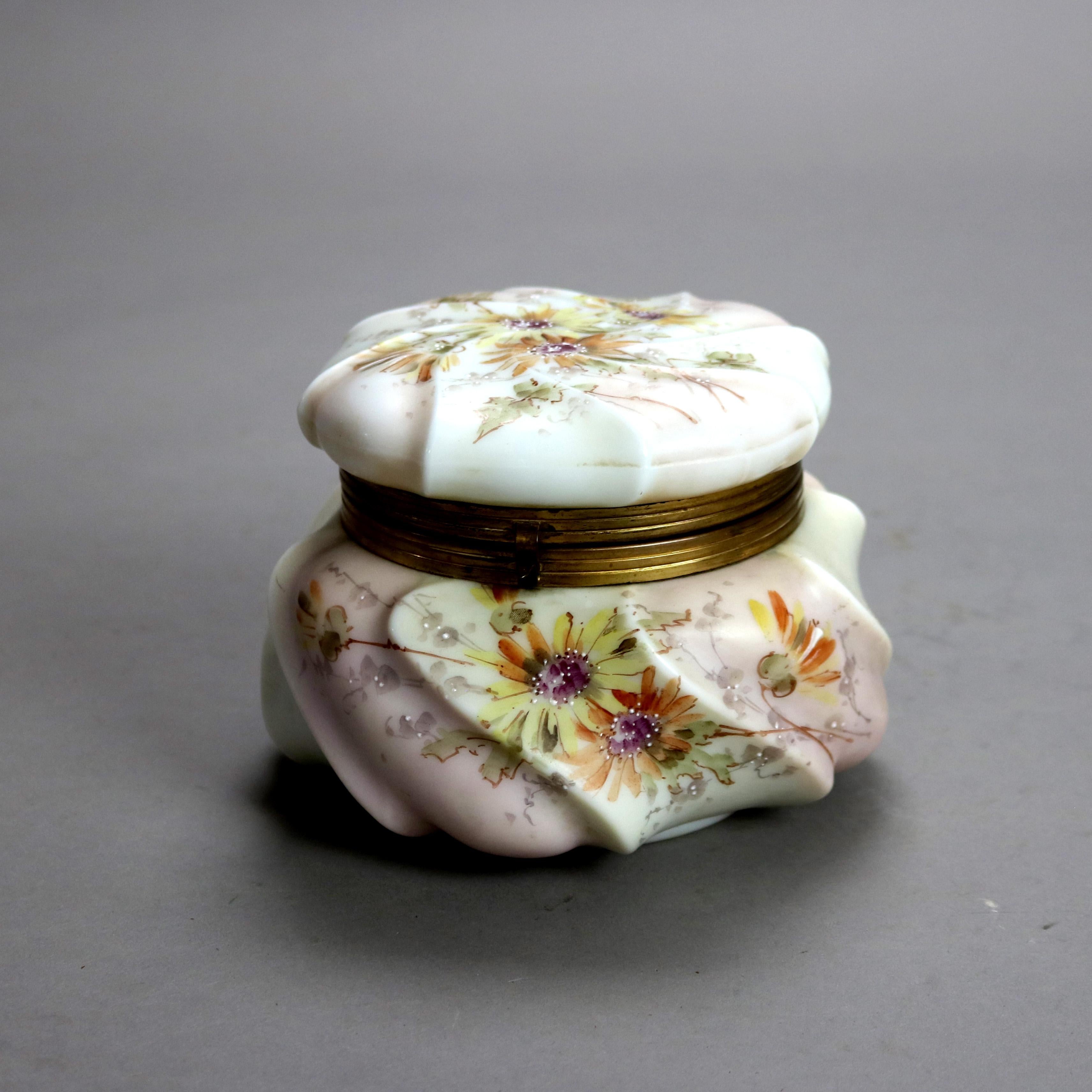 Antica cassettiera in vetro dipinta a mano Wavecrest Floral con fiori di campo del XIX secolo

Misure - 4 3/4