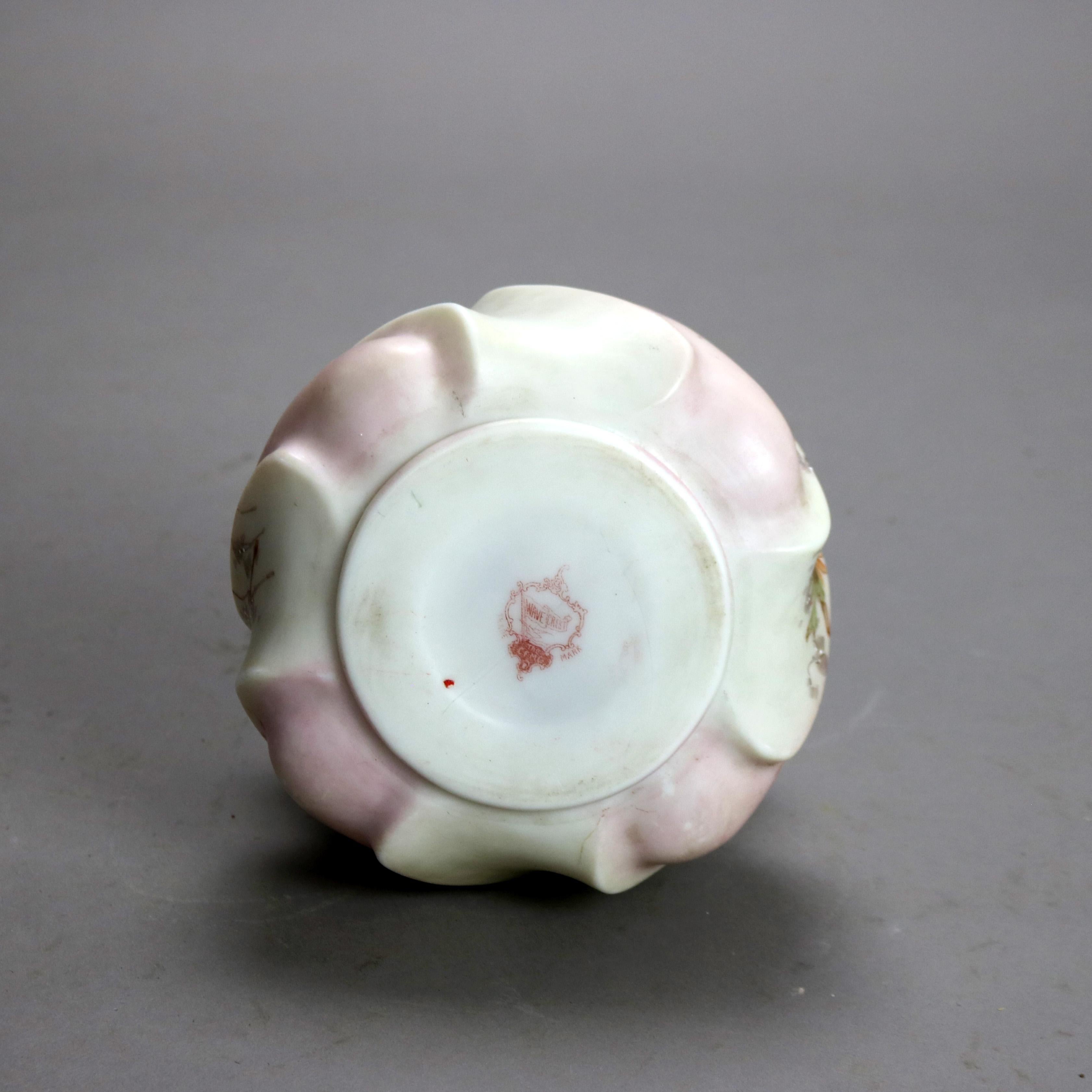 Antica cassettiera in vetro dipinta a mano Wavecrest Floral con fiori di campo del XIX secolo in vendita 3