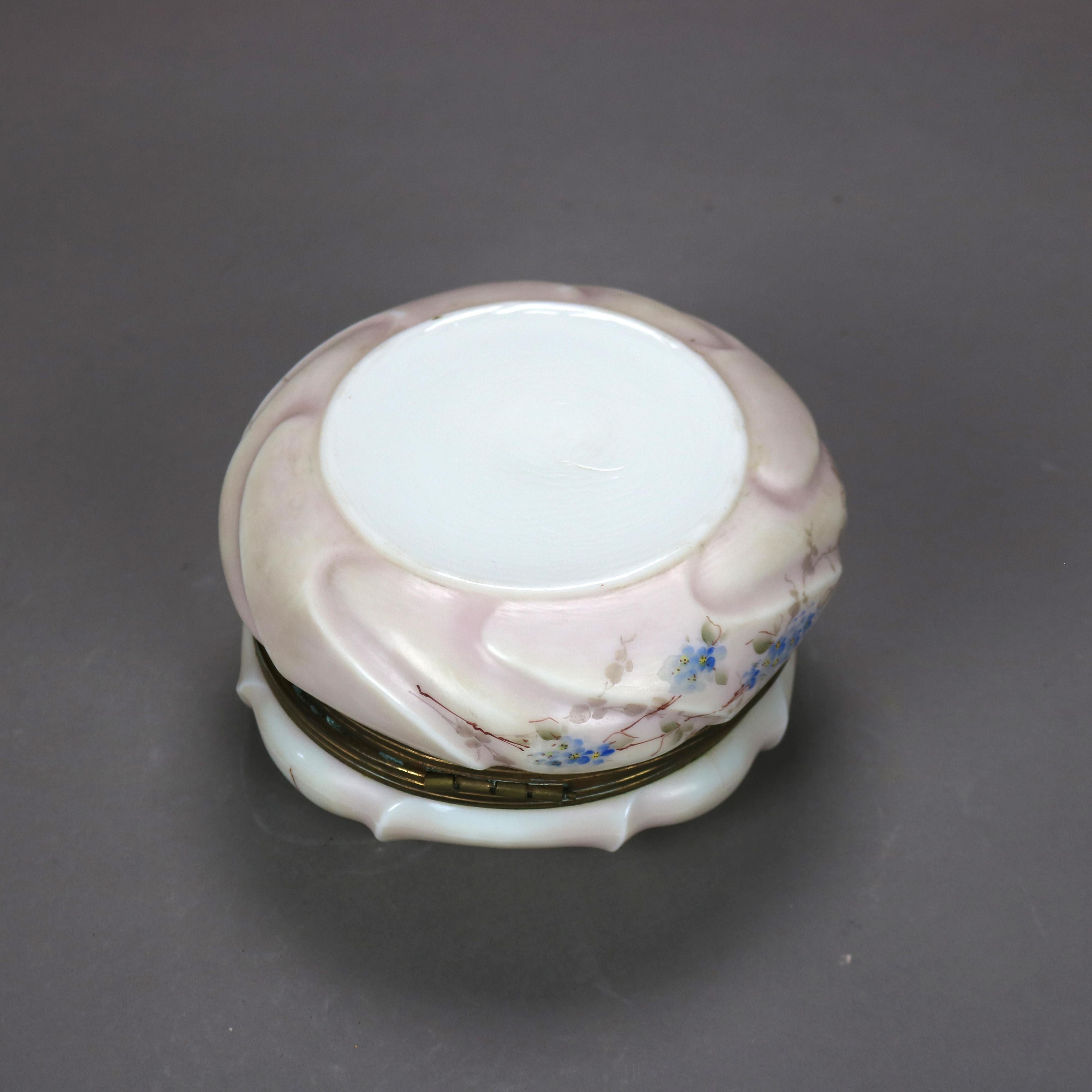 Boîte à col en verre peinte à la main avec éléments floraux 19e siècle en vente 1