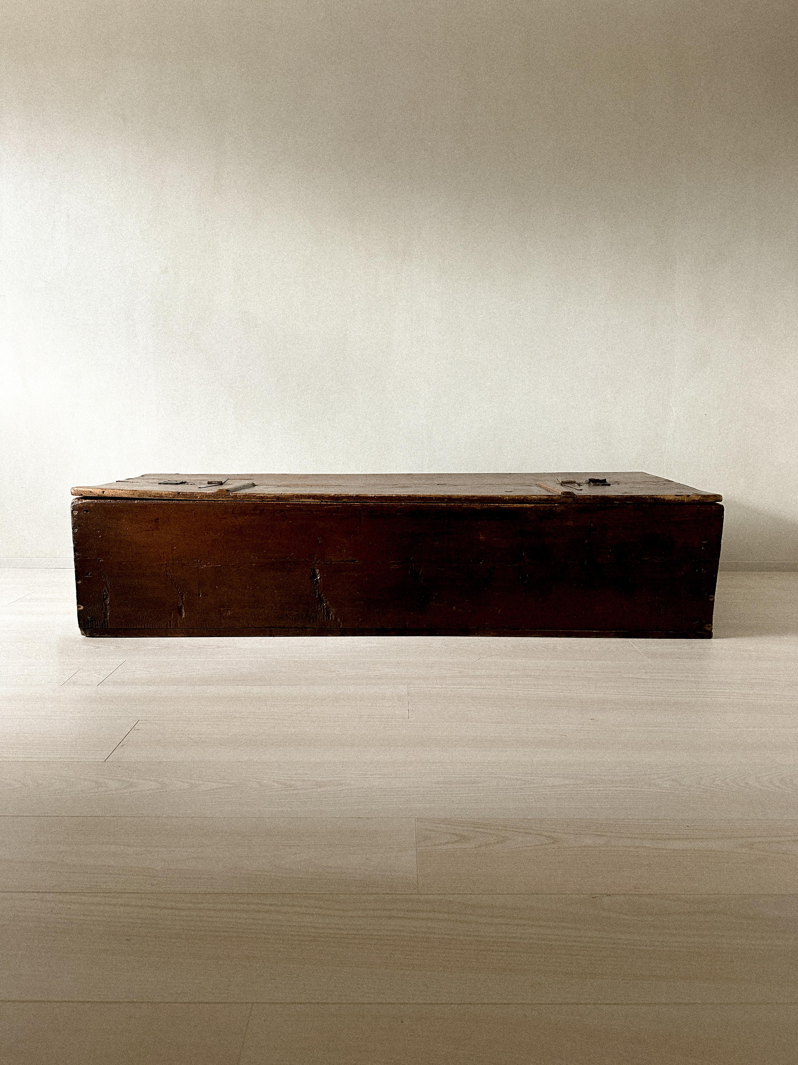 Antique weapon chest from the 1700s. Crafted in solid wood with original iron fittings and a timeworn patina, it once stored arms or munitions. A rare historical piece with strong character and presence.








