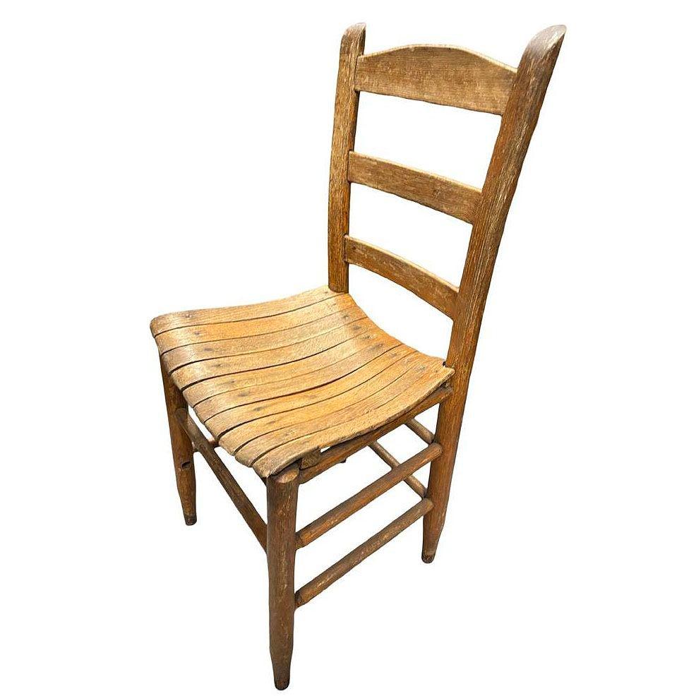 Victorien tardif Chaise d'appoint en bois à dossier en échelle et à assise en lattes Antique Weathered Ladder Back en vente