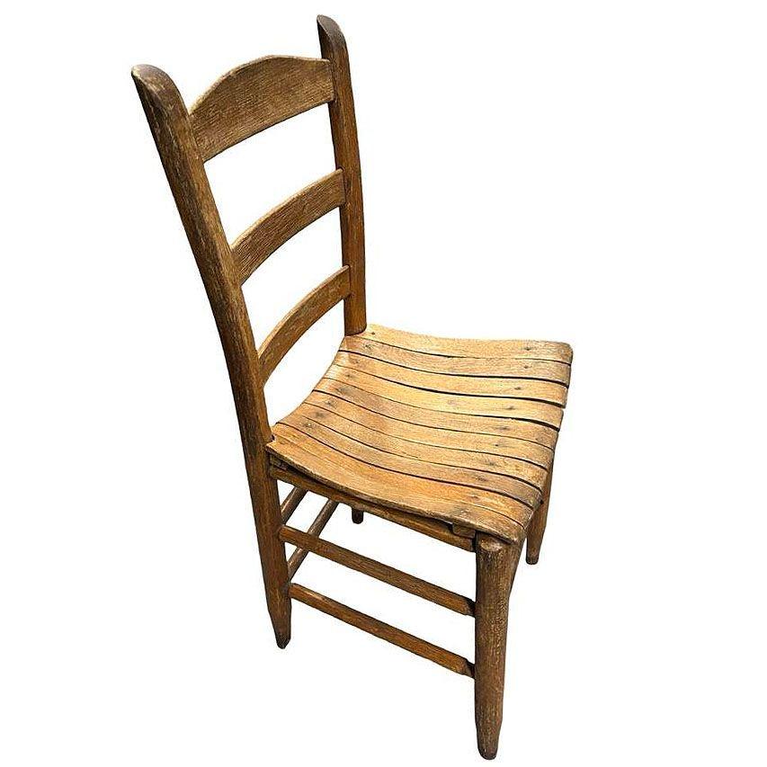 Chaise d'appoint en bois à dossier en échelle et à assise en lattes Antique Weathered Ladder Back Bon état - En vente à Van Nuys, CA
