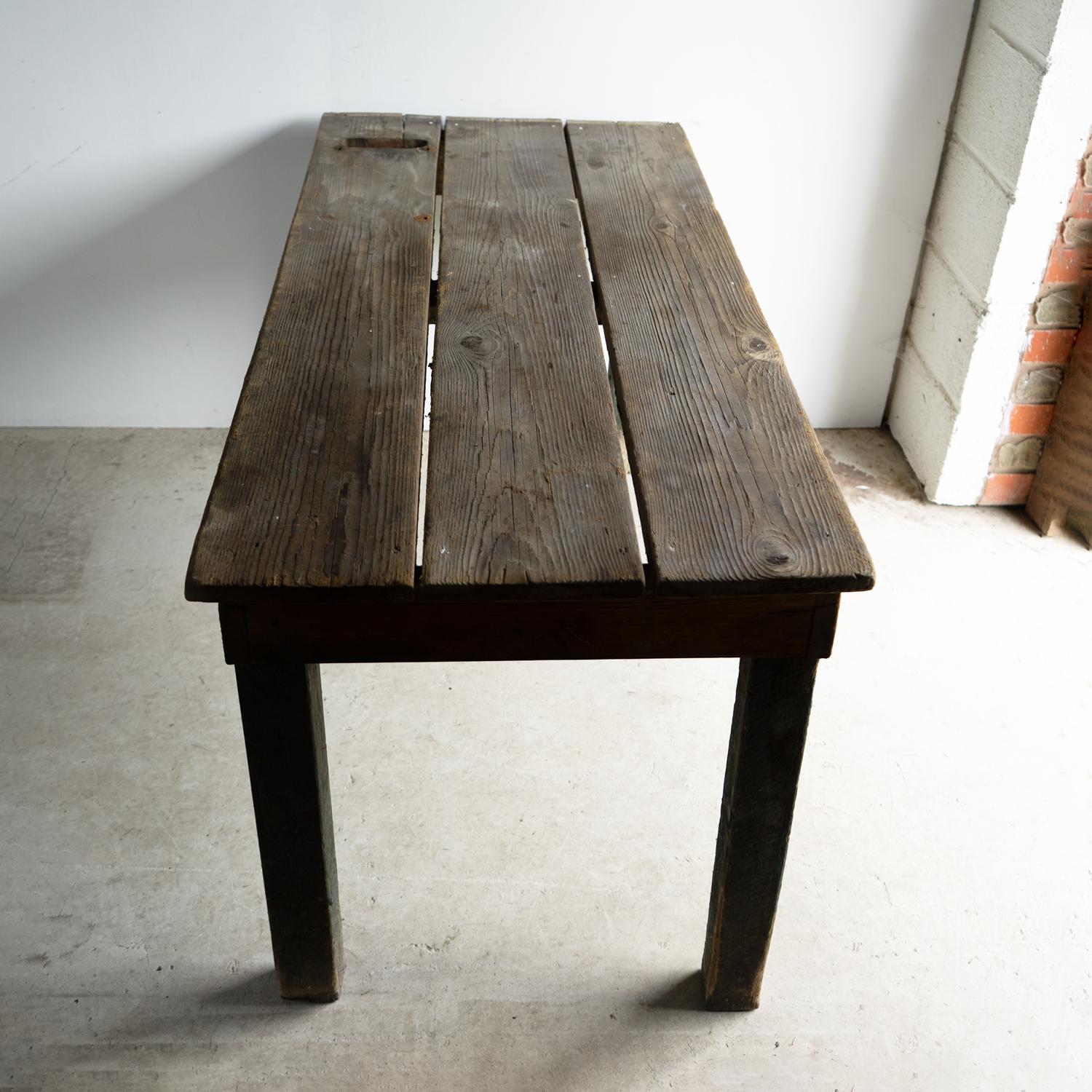 Antique Weathered Pine Mill Table/Dining Table, Northern British, 19Th Century In Good Condition For Sale In Bristol, GB