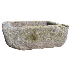 Antiguo abrevadero rectangular de granito envejecido de Bretaña, Francia, Siglo XIX