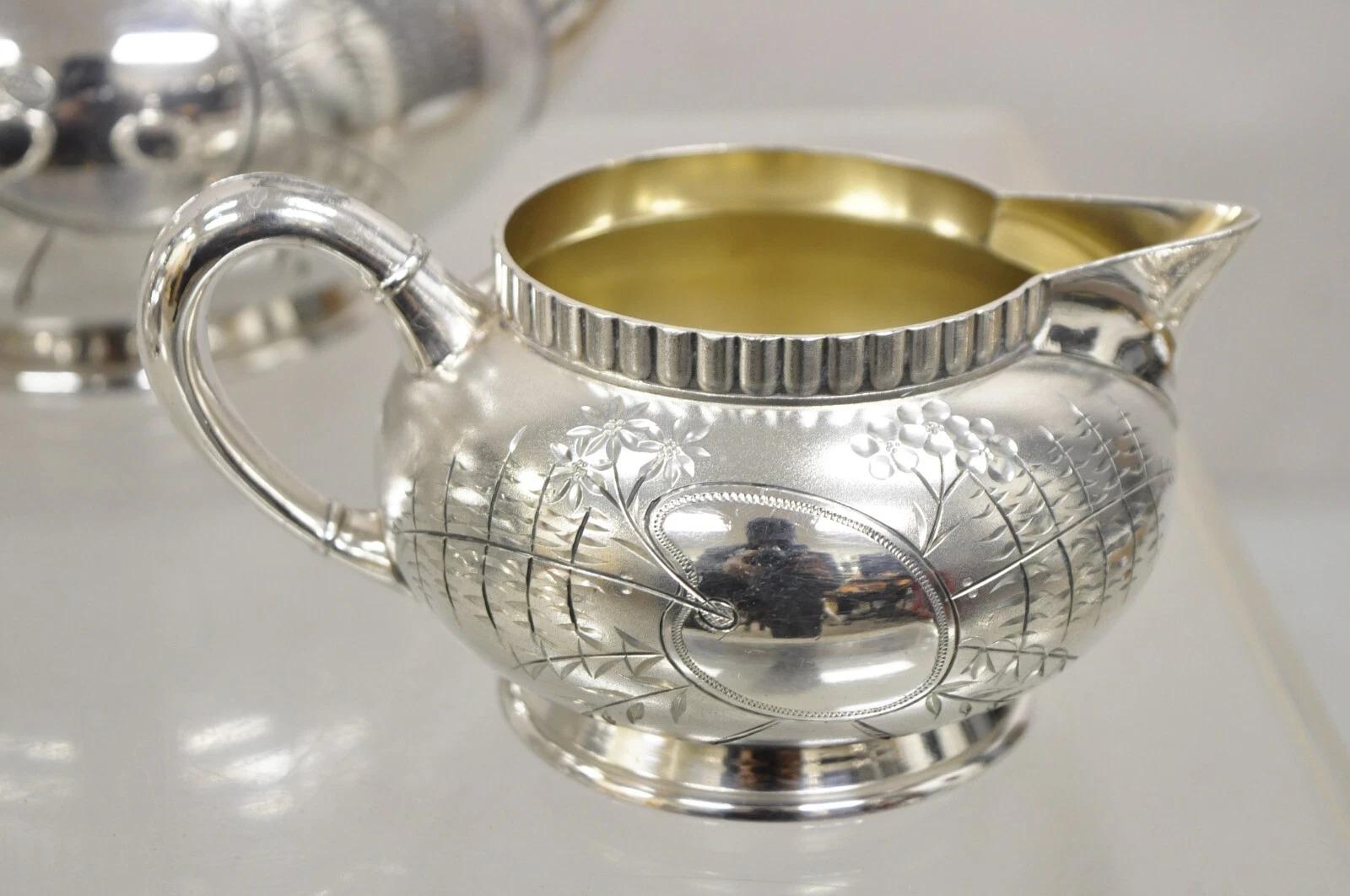 Antikes viktorianisches versilbertes, geätztes, geätztes Tee-Set von Webster & Son - 3er-Set (Unbekannt) im Angebot