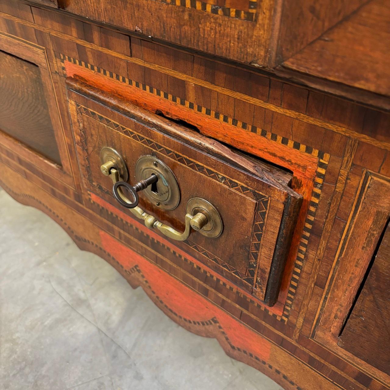 Antique wedding cabinet  Classicism - France, 1825  Inlaid with heart painting For Sale 3