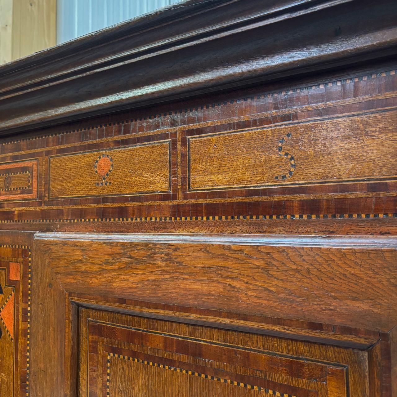 Antique wedding cabinet  Classicism - France, 1825  Inlaid with heart painting For Sale 10