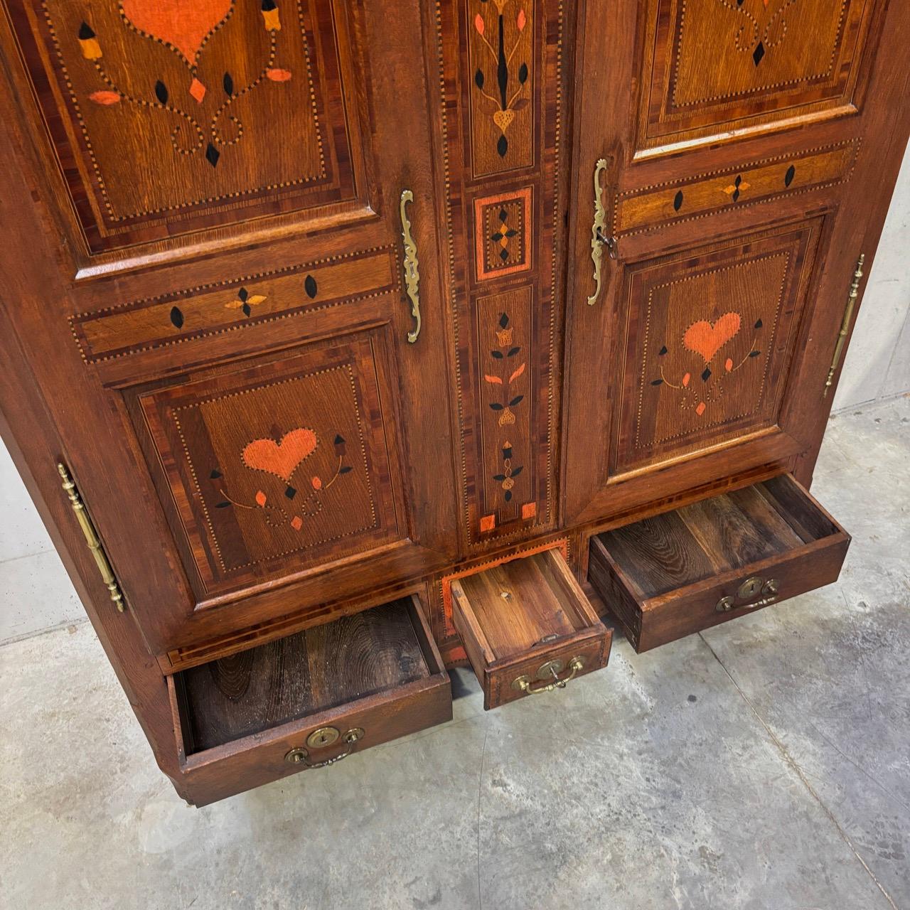 Antique wedding cabinet  Classicism - France, 1825  Inlaid with heart painting For Sale 11